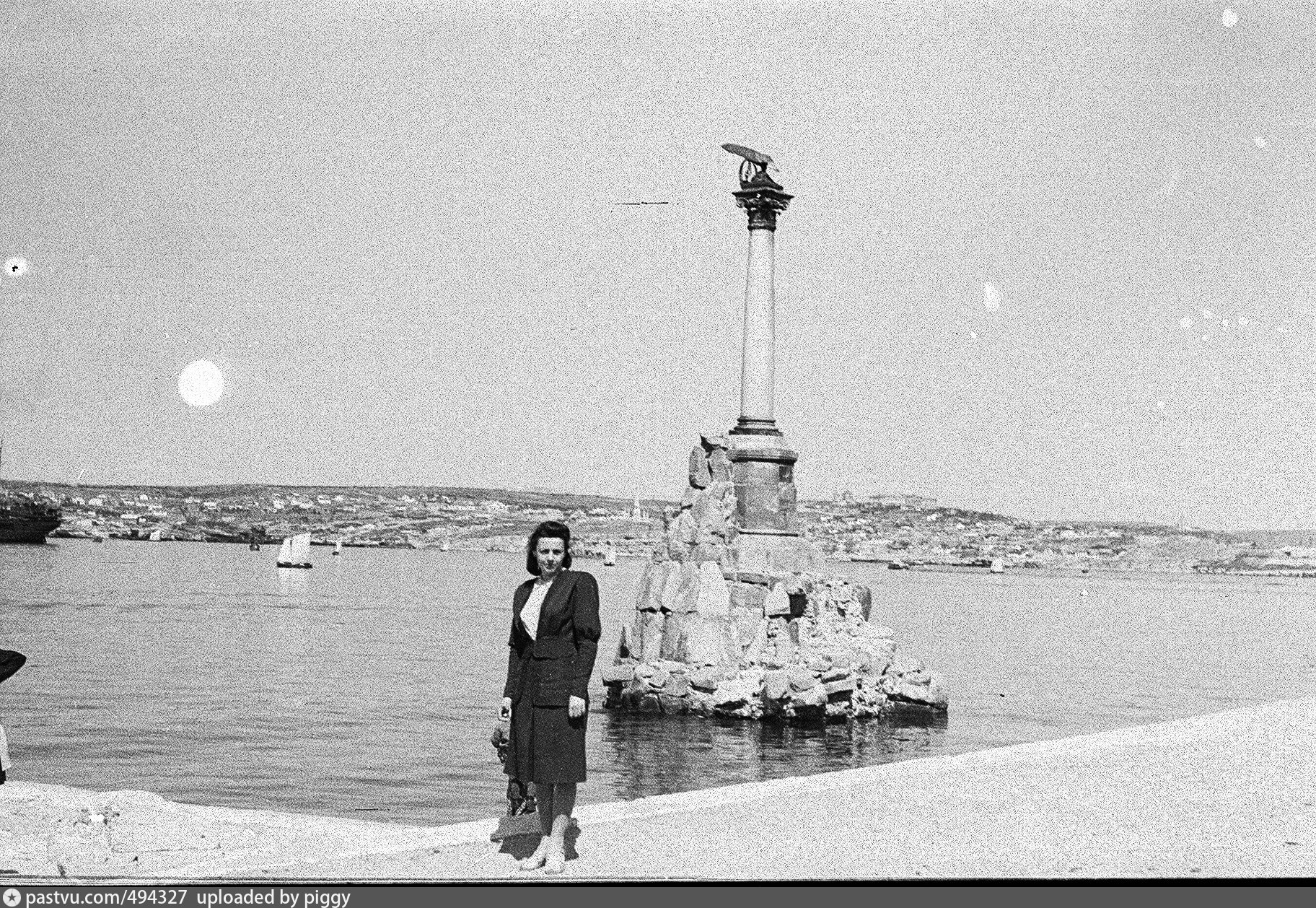 Севастополь памятник затопленным кораблям ретро