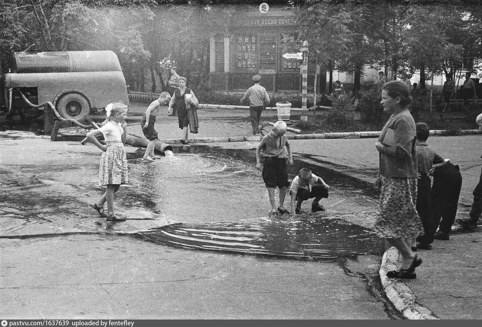 Город ушедшего детства. Арбат нашего детства в фотографиях. Дошкольники конец 60-х осень. Фото Биробиджана в начале 90 годов.