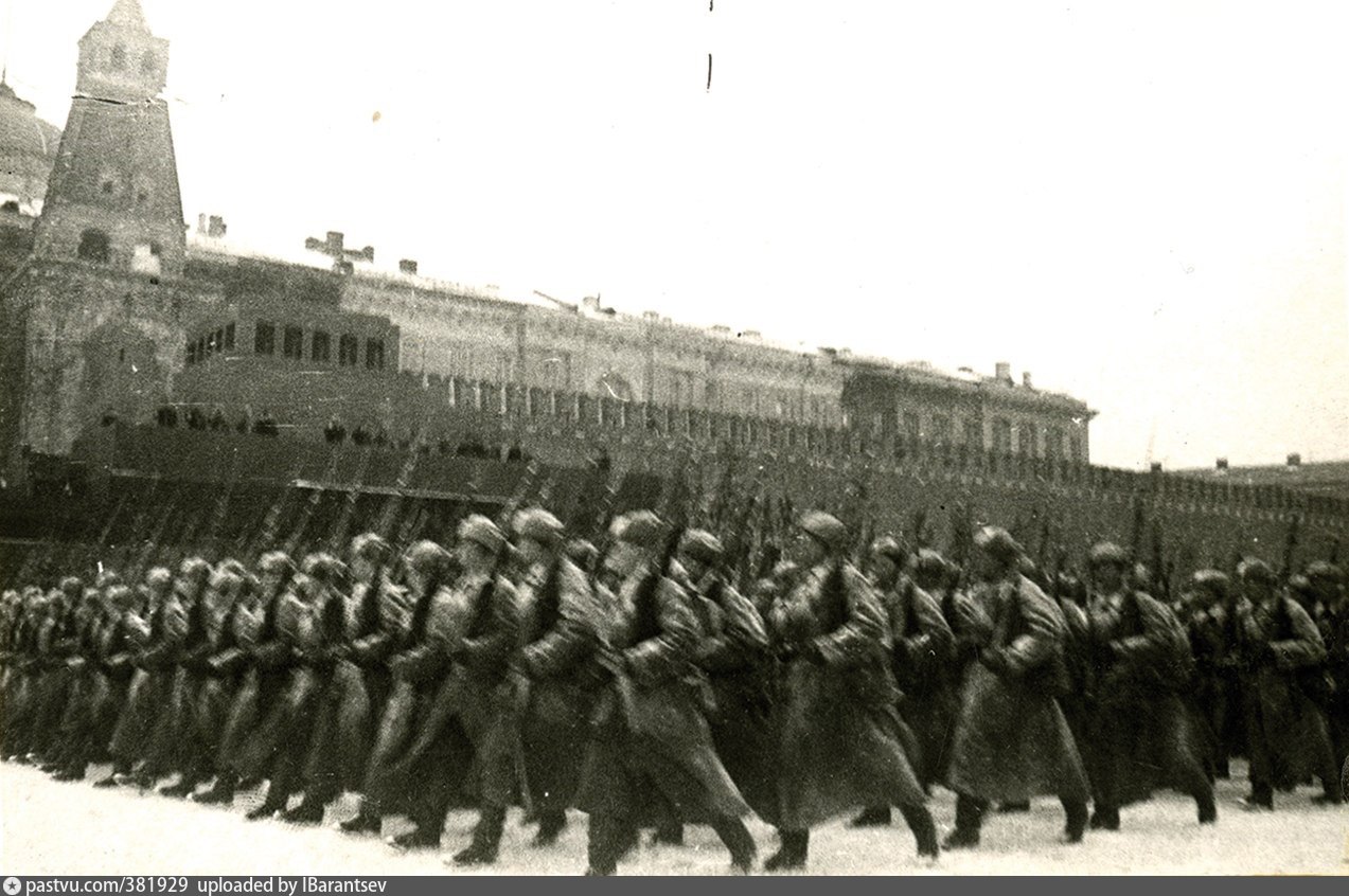 Чем известен 1941 год. Парад 7 ноября 1941. Парад на красной площади 1941. 7 Ноября военный парад на красной площади 1941. Парад Победы 1941 в Москве.