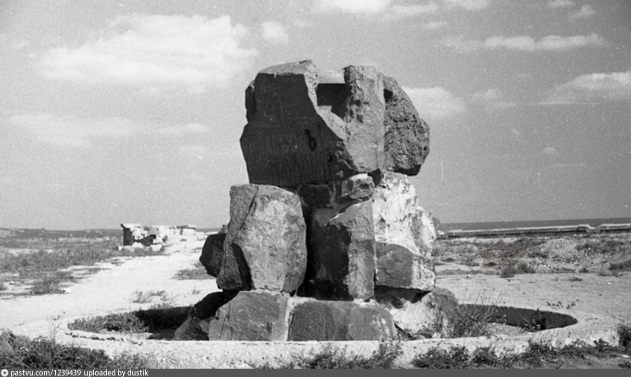 Не было печали читать бастион. Первый Бастион Севастополь. Ротонда Севастополь 1 Бастион. 2 Бастион Севастополь. Памятник 4 бастиону Севастополь.