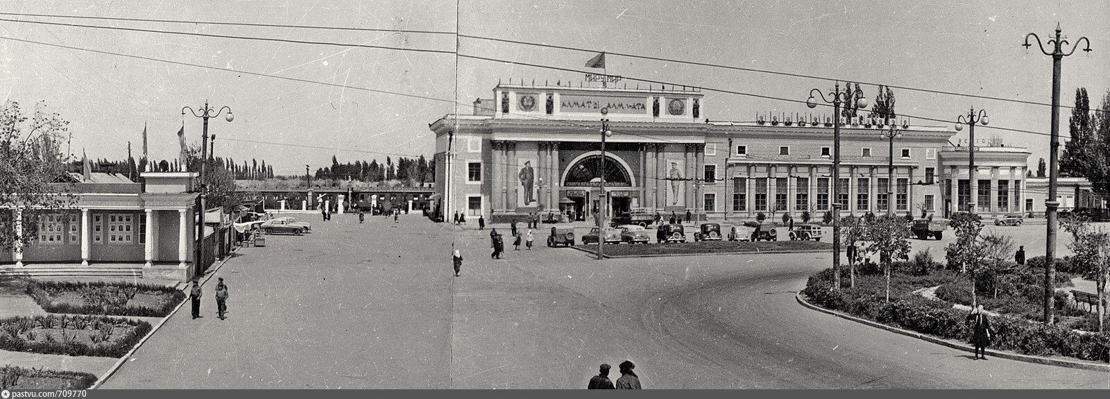 Старый верный. Вокзал Алма Ата. Верный Алма-Ата Алматы 2. Алма Ата в 1940. Алма Ата в 1950.