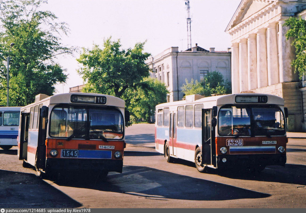 Омск 90х. Mercedes Benz o305 СССР. Автобус Мерседес 90е. Автобусы Мерседес 90-х. Омск улица Партизанская 90е года.