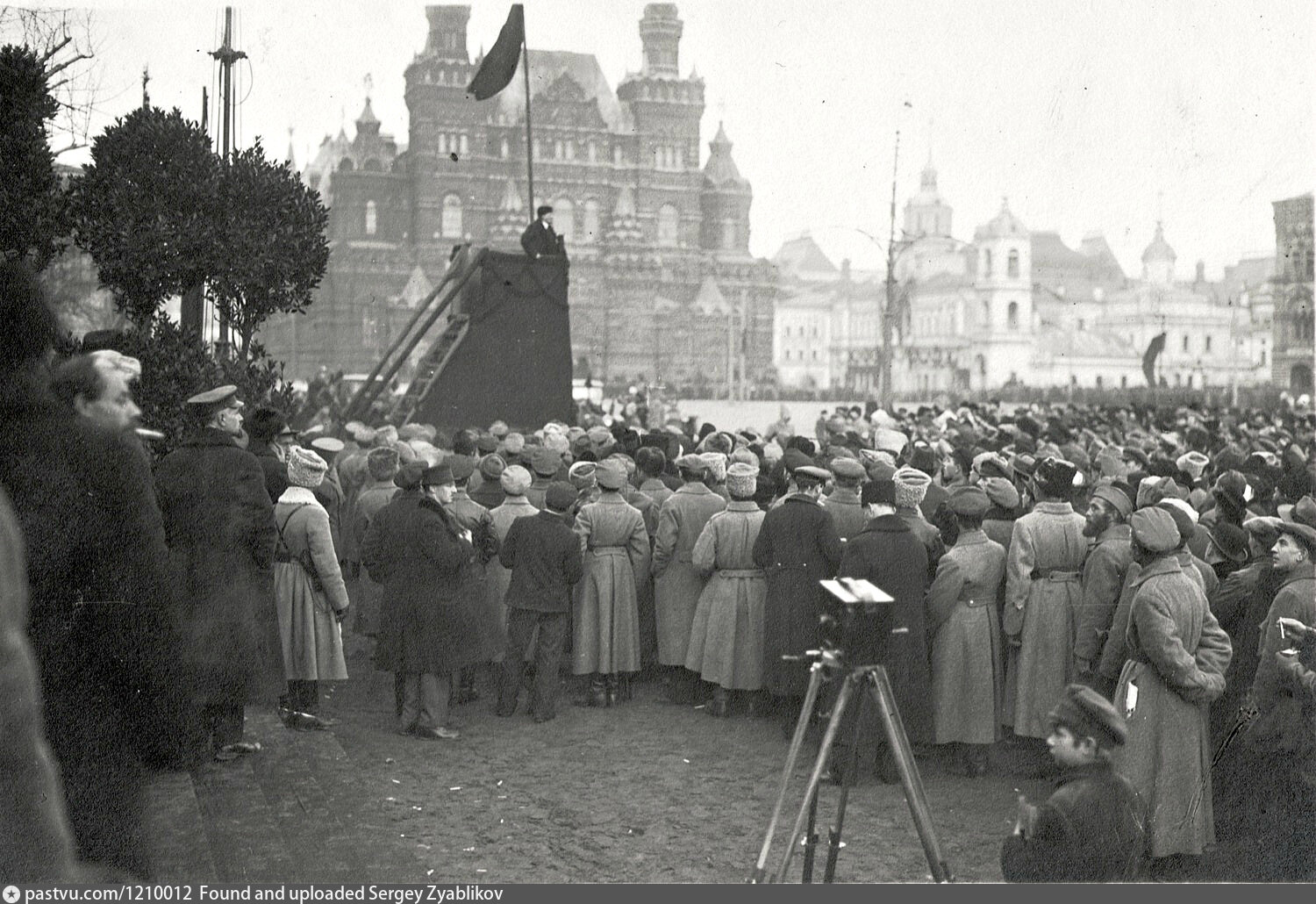 Ленин во время революции. Москва, 7 ноября 1918 года.. Ленин на красной площади 1918. В.И.Ленин на красной площади 7 ноября 1918г. Революция на красной площади 1917.