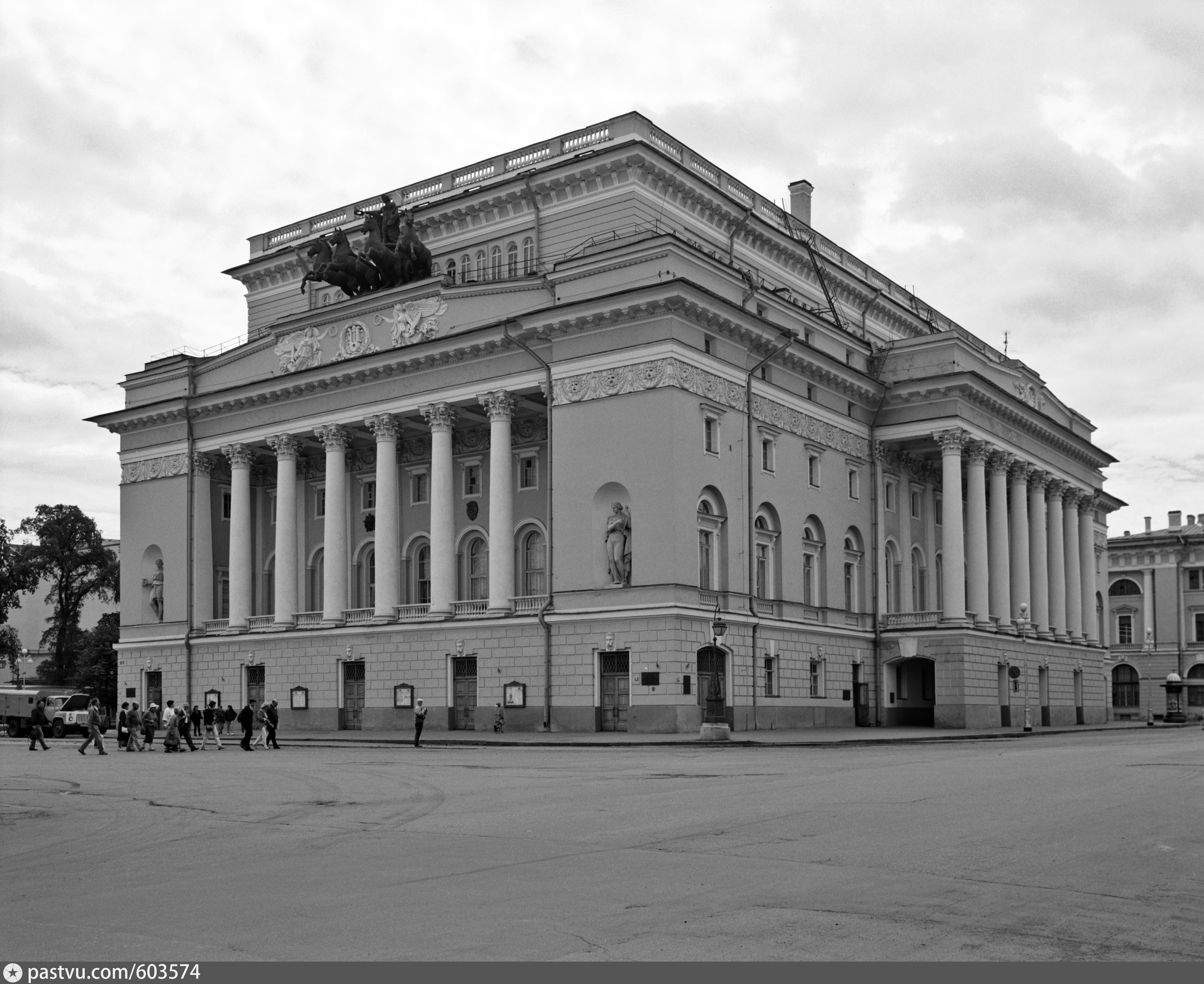 Александрийский театр в Санкт-Петербурге 19 век