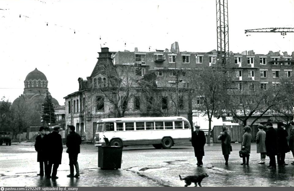 В центре Сормово Старая фотография строительства многоквартирного дома