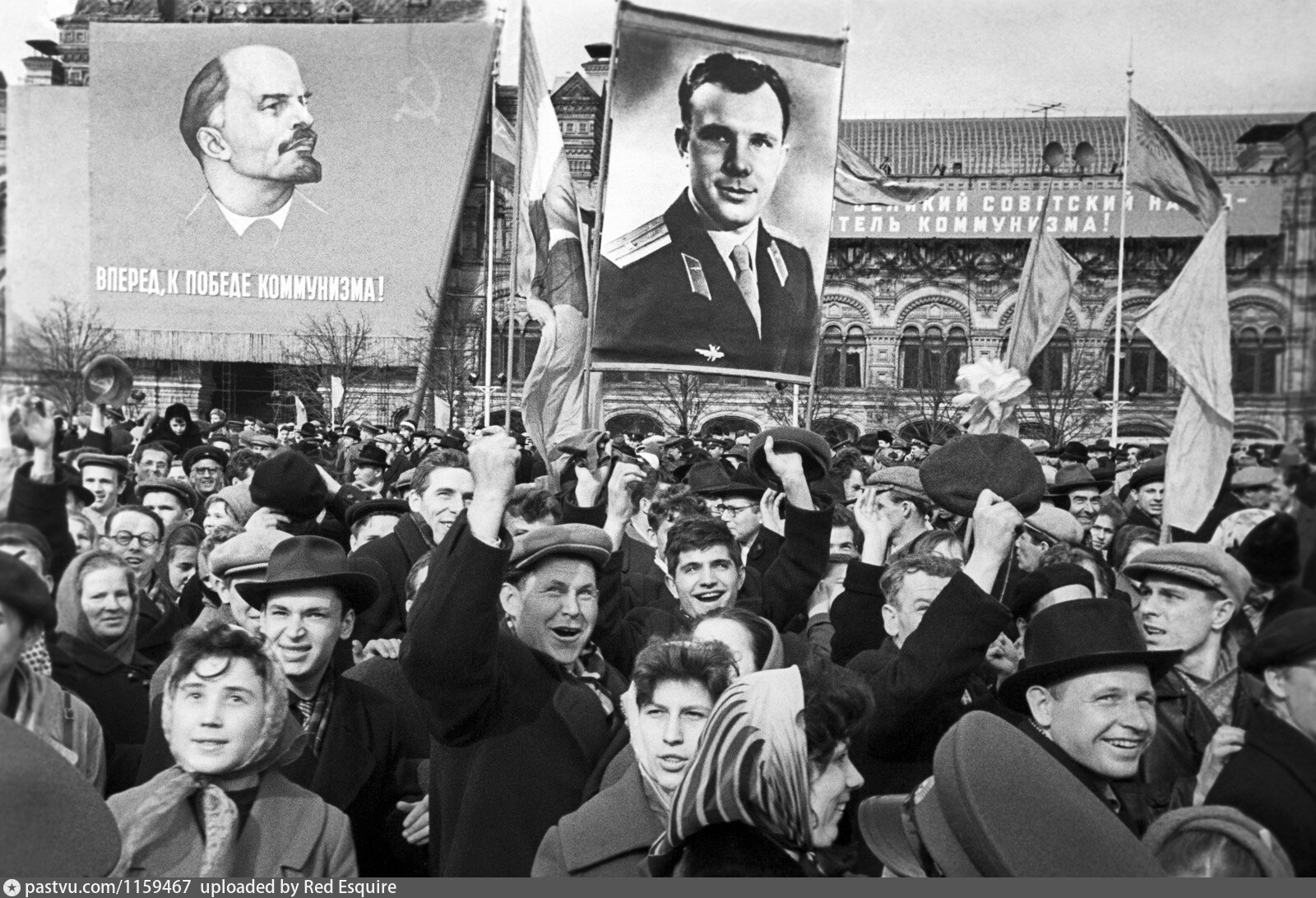 Юрий Гагарин на красной площади 1961
