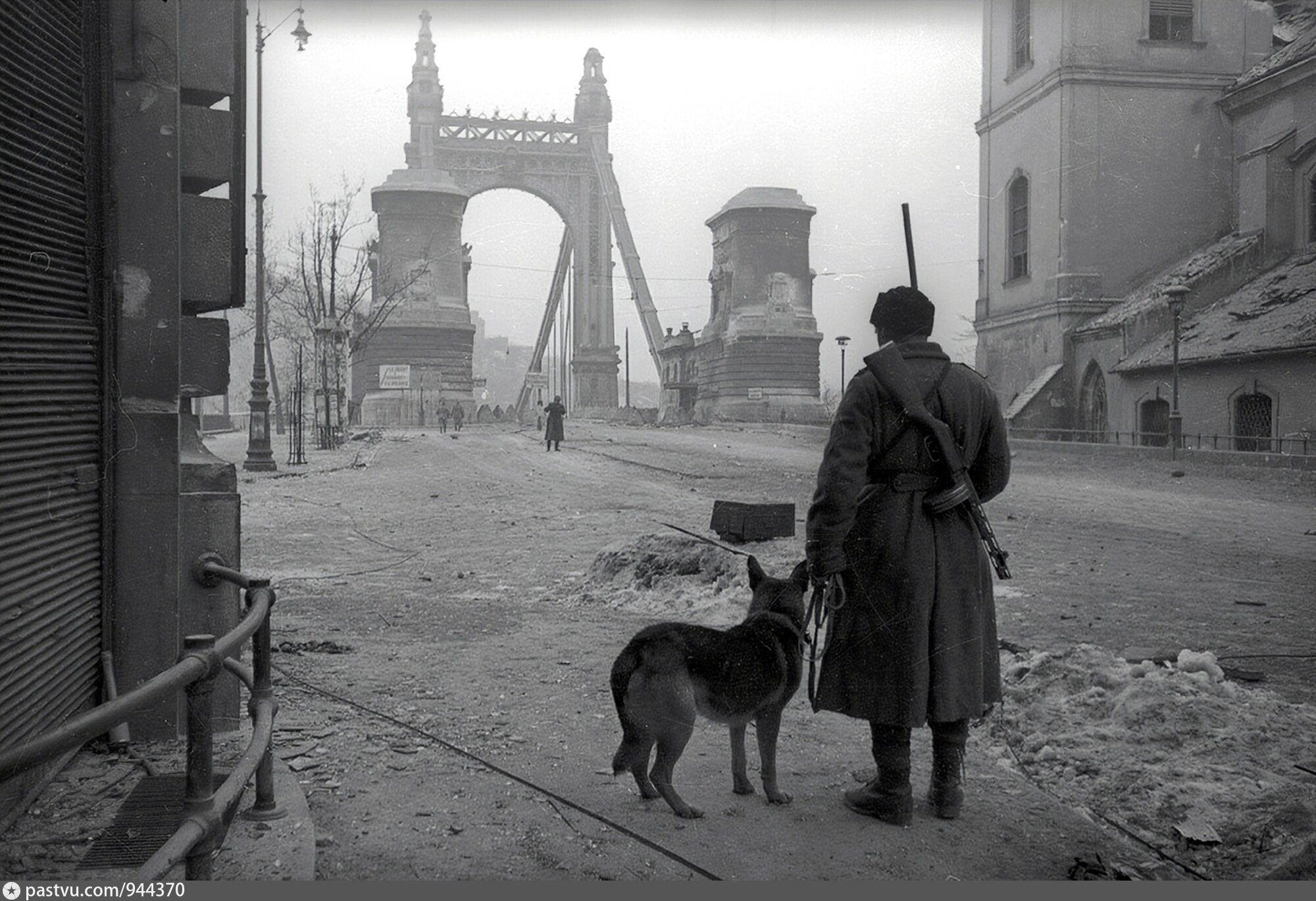 Освобождение будапешта. Евгений Халдей Будапешт. Будапешт в 1945 году. Будапешт 1944. Освобождение Будапешта 1945.