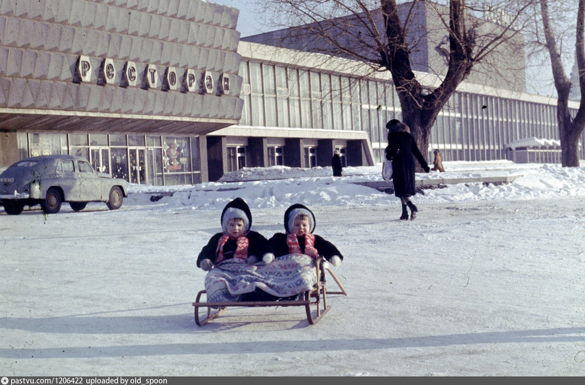 Свердловск 1990 год. Свердловск 1980-1990. Ресторан космос Свердловск. ККТ космос Свердловск 1970-е. Ресторан космос Свердловск 1982.