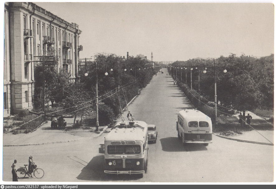 Гагарин проспект победы. Оренбург 1960 Чкалова. Оренбург (1957. Оренбург проспект Сталина д 8. Ретро Оренбург проспект парковый.