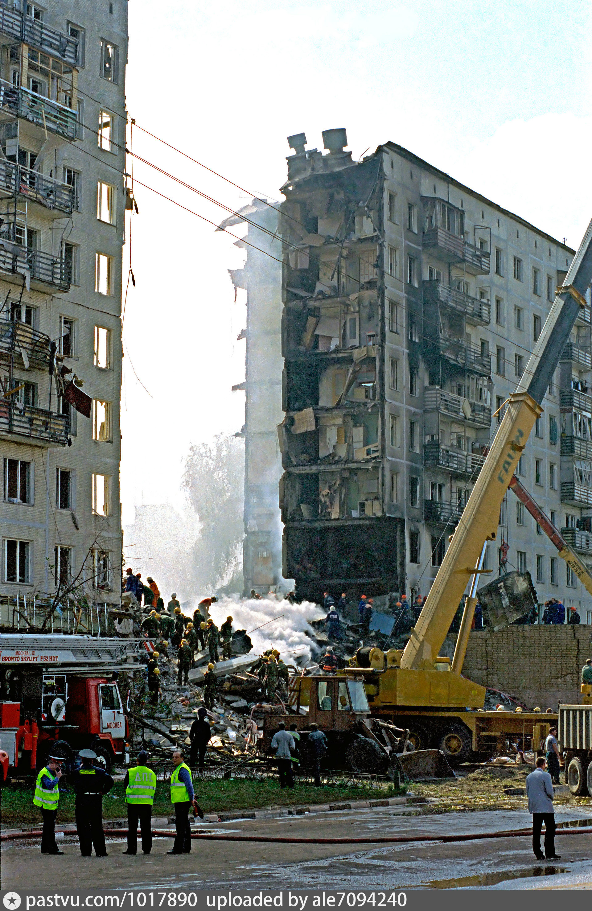 Какие дома взорвали в москве. Москва улица Гурьянова 1999. Взрыв дома на улице Гурьянова 1999. Теракт на улице Гурьянова 1999 в Москве.