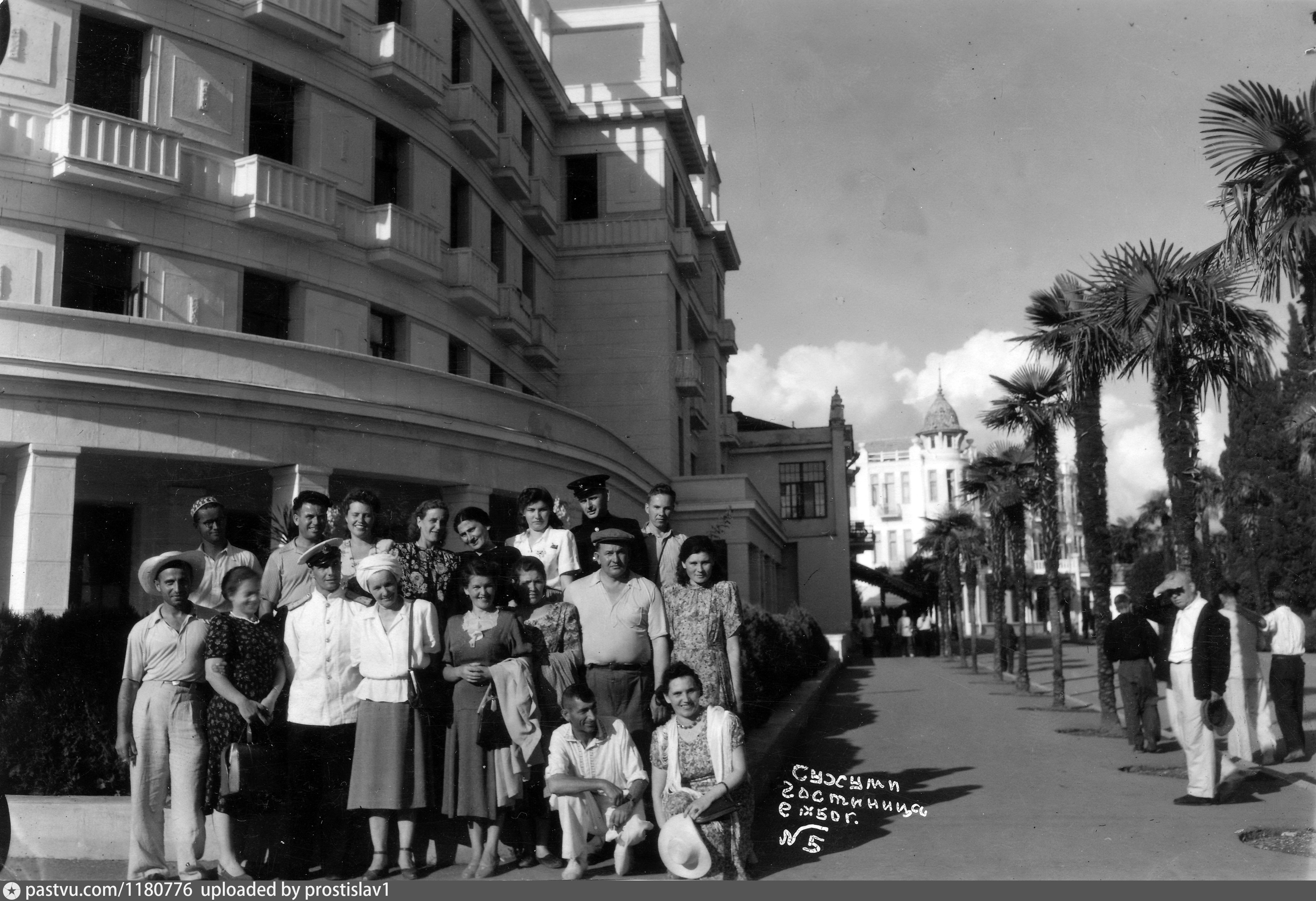 Найдите и исправьте ошибку старая сухуми. Абхазия 1938. Отель 1950 Владикавказ. Ретро отель в Абхазии. Старый Сухум фото.