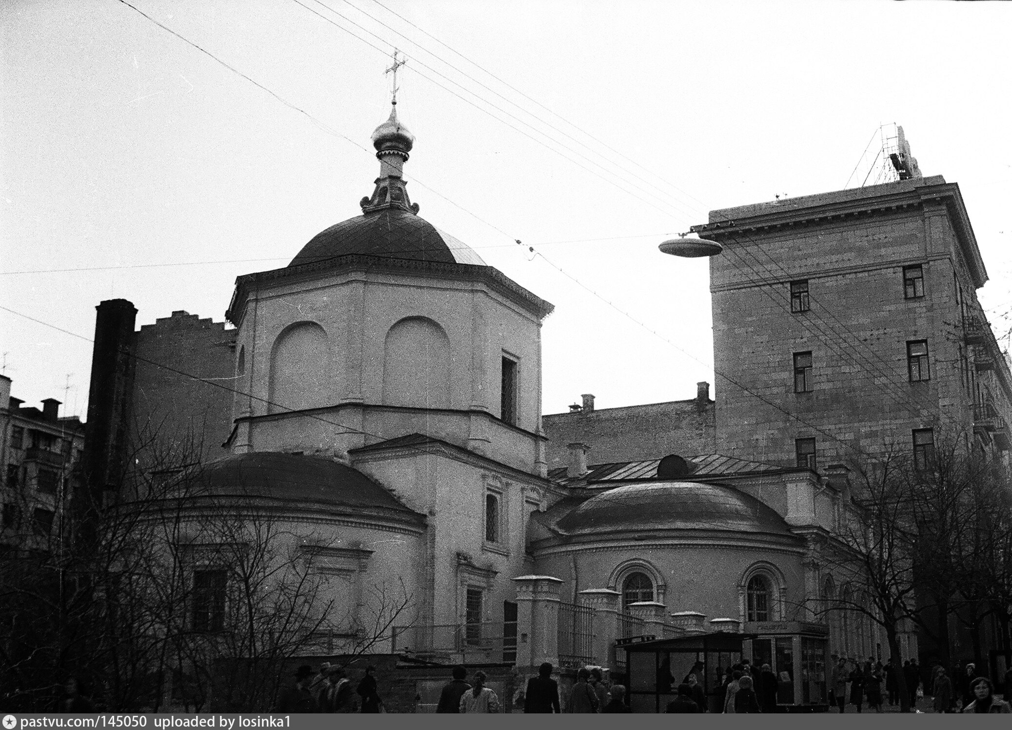 Храм косьмы и дамиана в шубине. Храм Столешников переулок. Храм Косьмы и Дамиана. Храм Космы и Дамиана на Маросейке. Столешников переулок 2 храм.