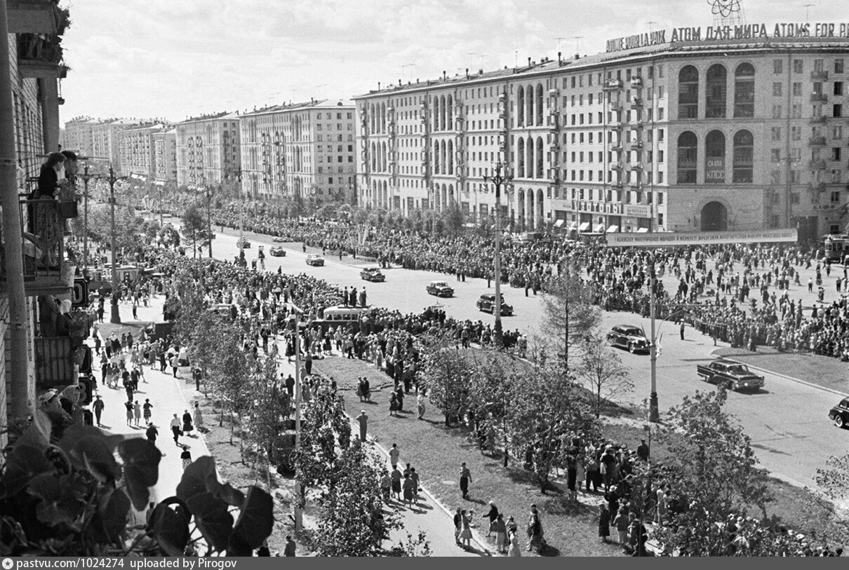 История проспекта. Наум Грановский фотограф. Ленинский проспект 1957. Ленинский проспект Москва 1961 год. Ленинский проспект Гагарин 1961.