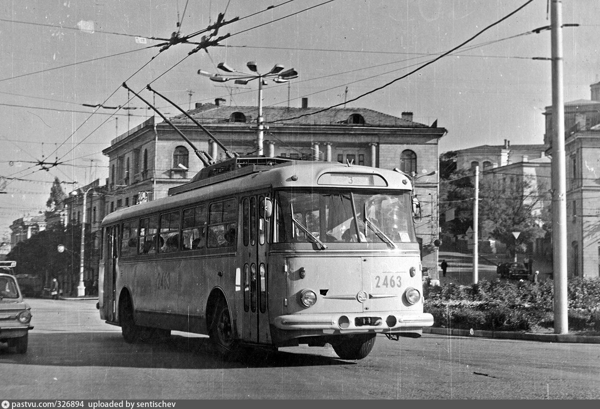 Когда появился троллейбус. Первый троллейбус в Севастополе. Старые троллейбусы в Севастополе. Троллейбус Севастополя СССР. Skoda 9tr.