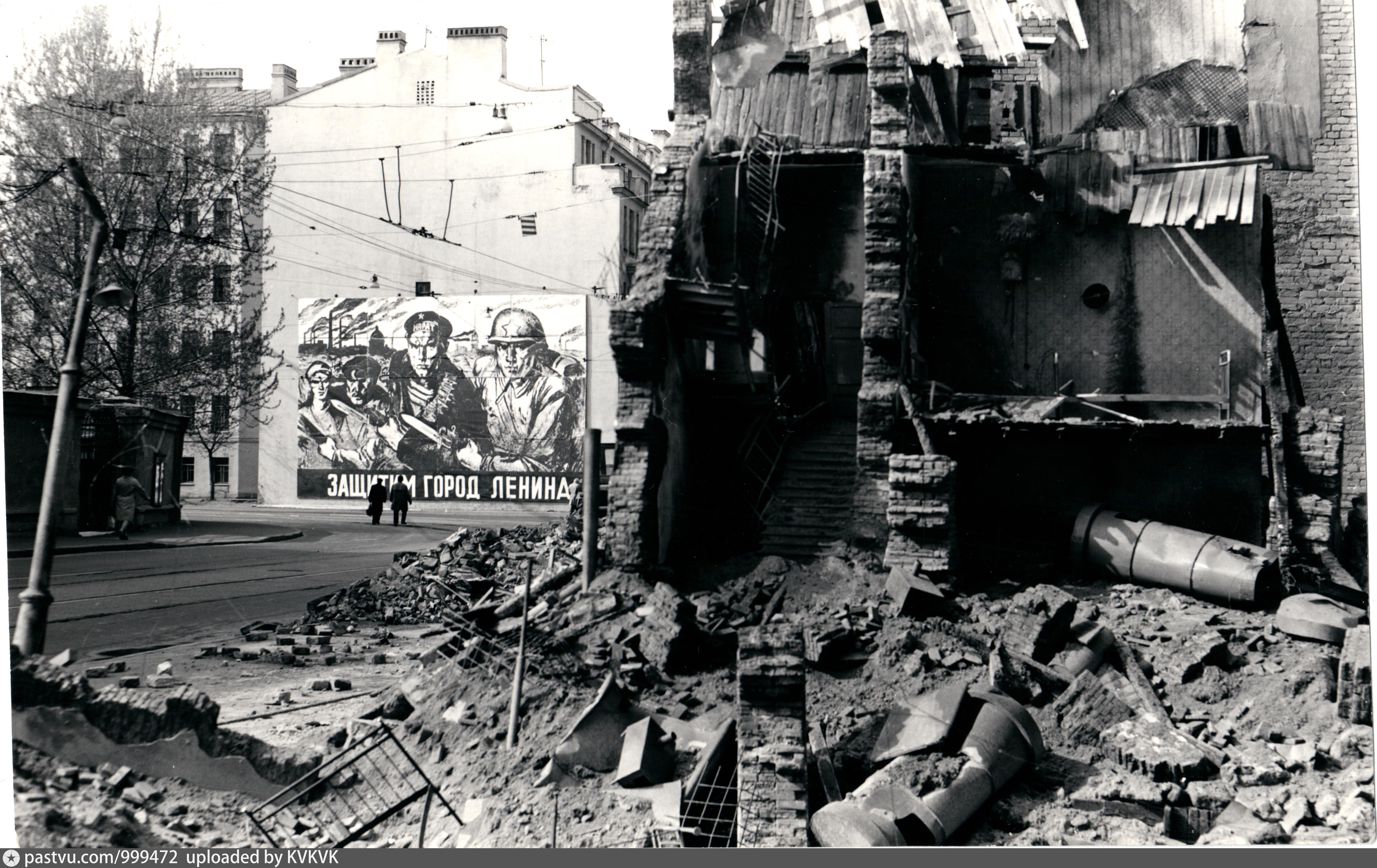 Что был сильно разрушен. Блокадный Ленинград разрушения города. Ленинград в Великой Отечественной войне в 1941. Блокадный Ленинград разрушенный город.