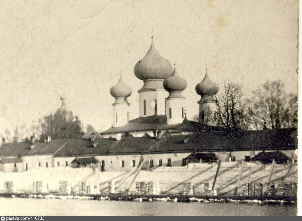 Тихвин стена монастыря