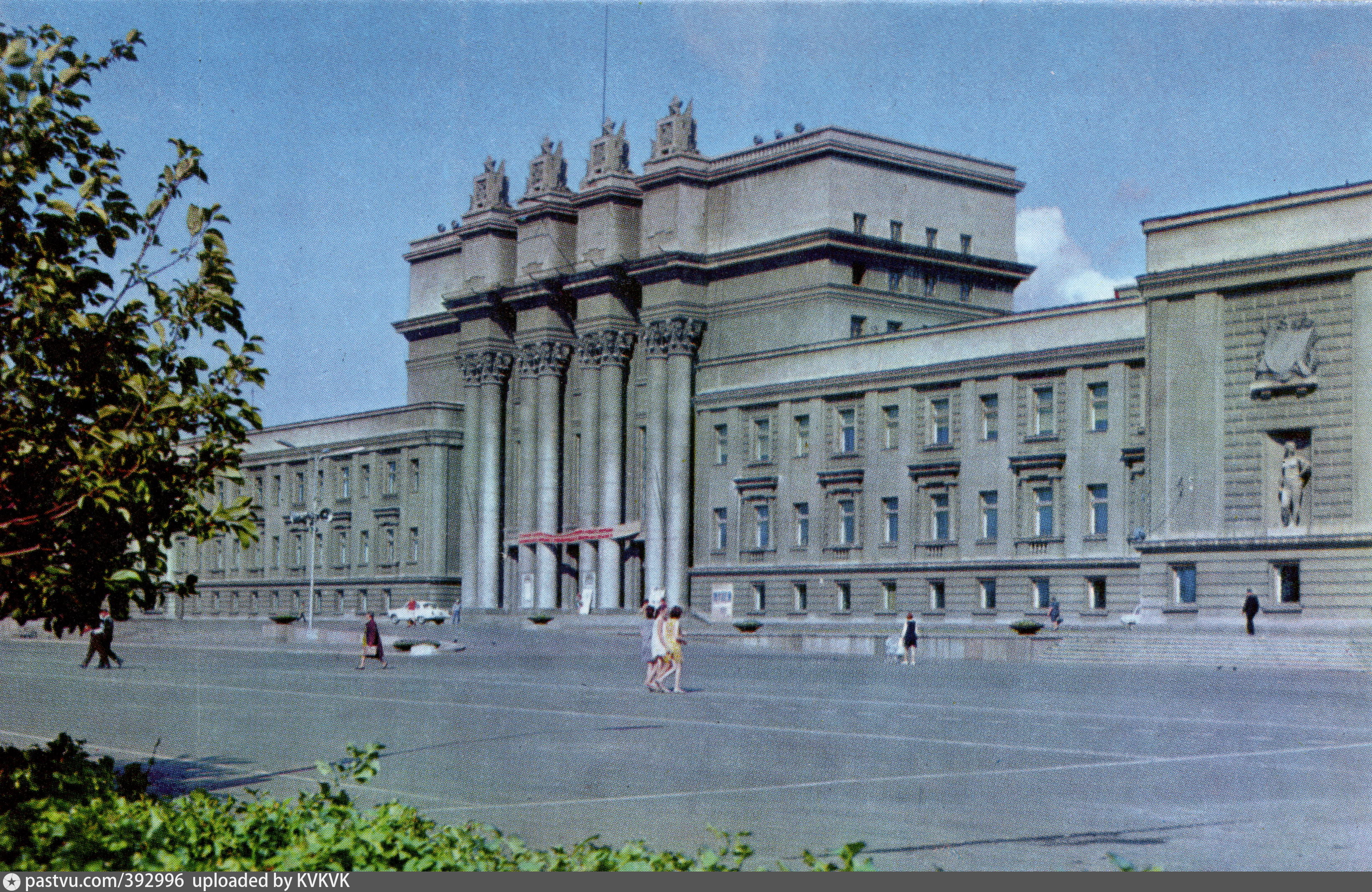 Дворец культуры на площади Куйбышев