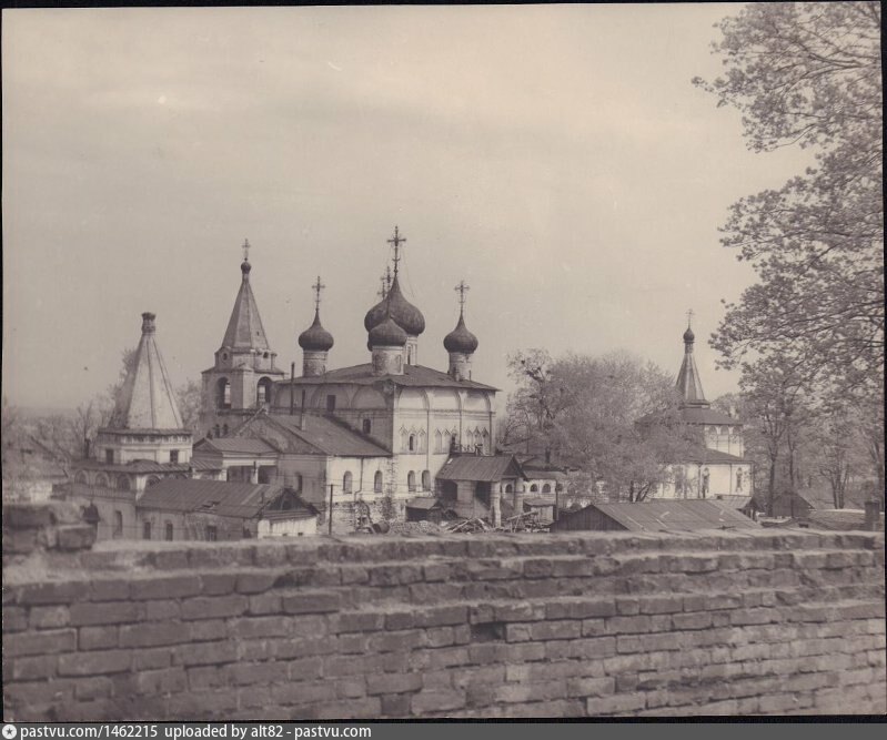 Женский монастырь на горького курск. Архивные фото Печерский монастырь Нижний Новгород. Нижегородский Печерский монастырь в советское время фото. Фото Печерского монастыря в 1980 годы. Печерский монастырь в советское время Горький.