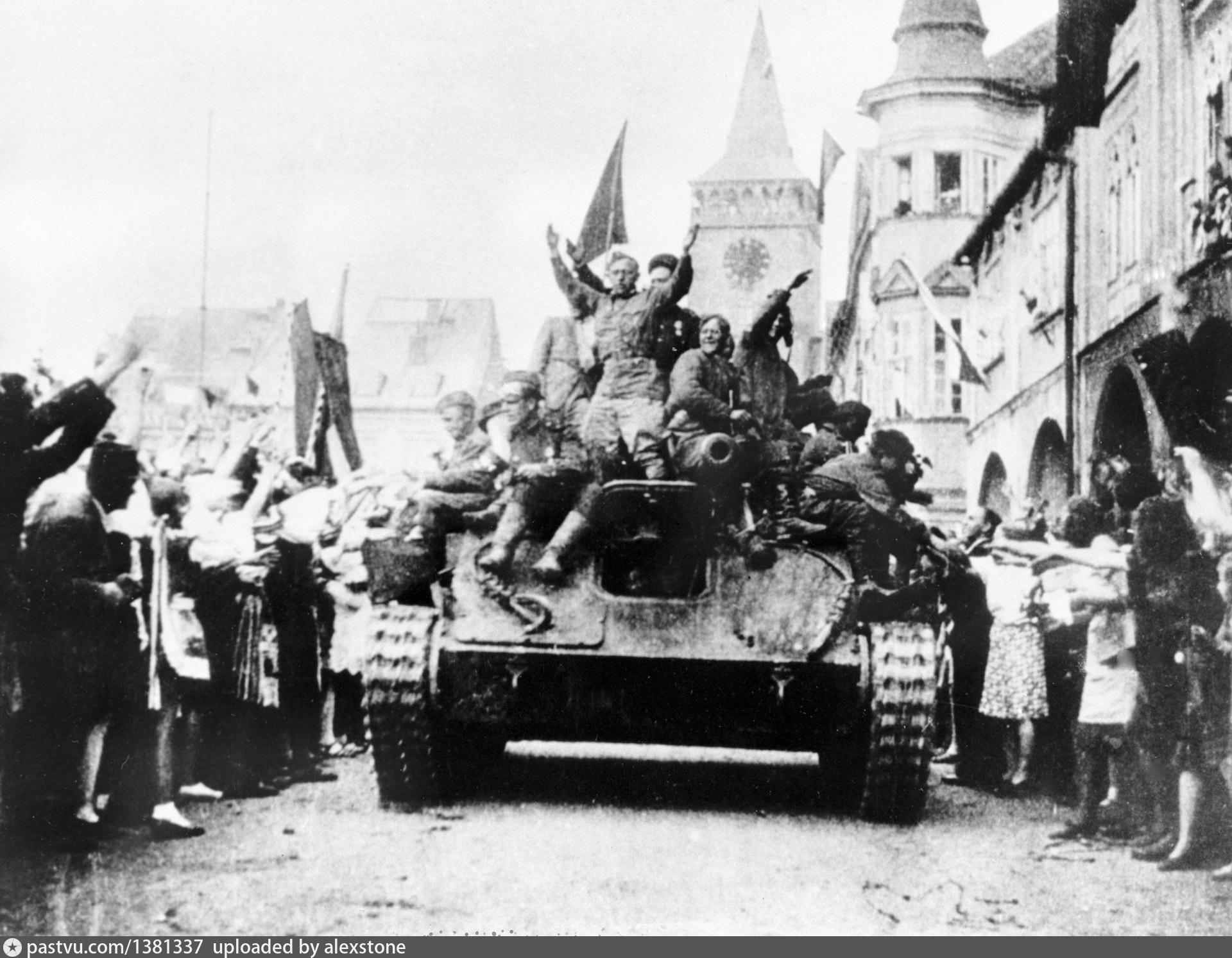 Встреча советских войск в Праге 1945