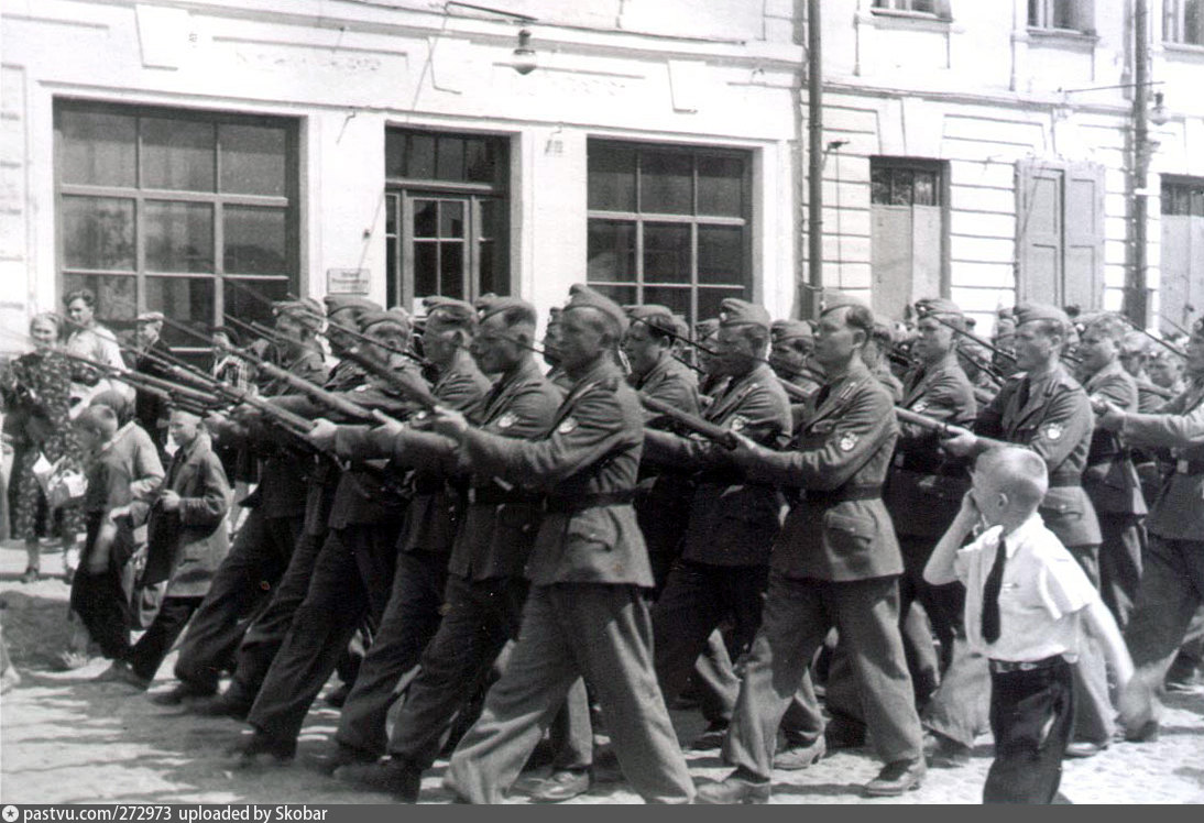 Парад РОА 22 июня 1943 в Пскове