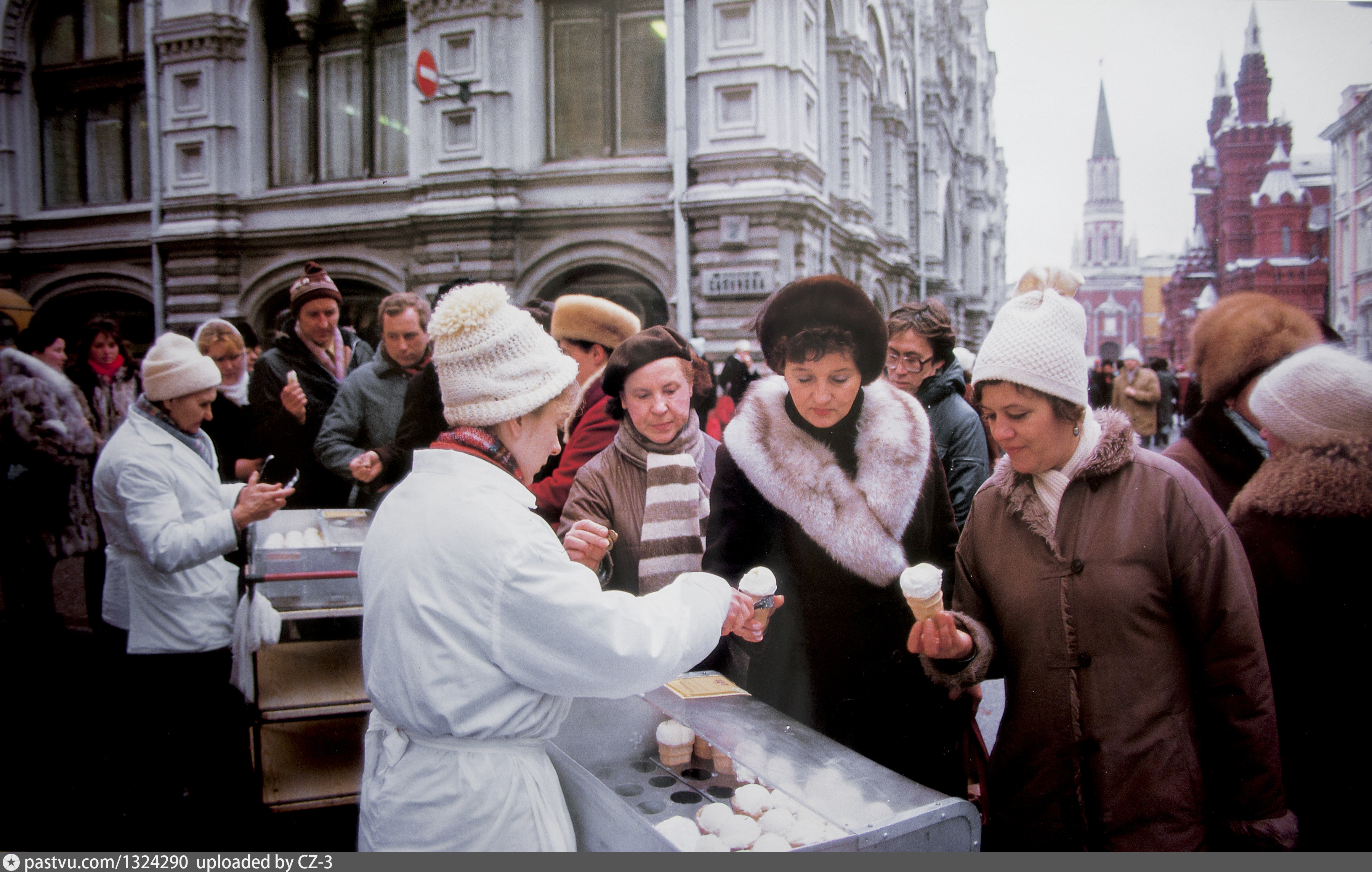 Бывшие праздники в ссср. Мороженое ГУМ СССР. ГУМ 1960-70. ГУМ 1990. ГУМ 1978.