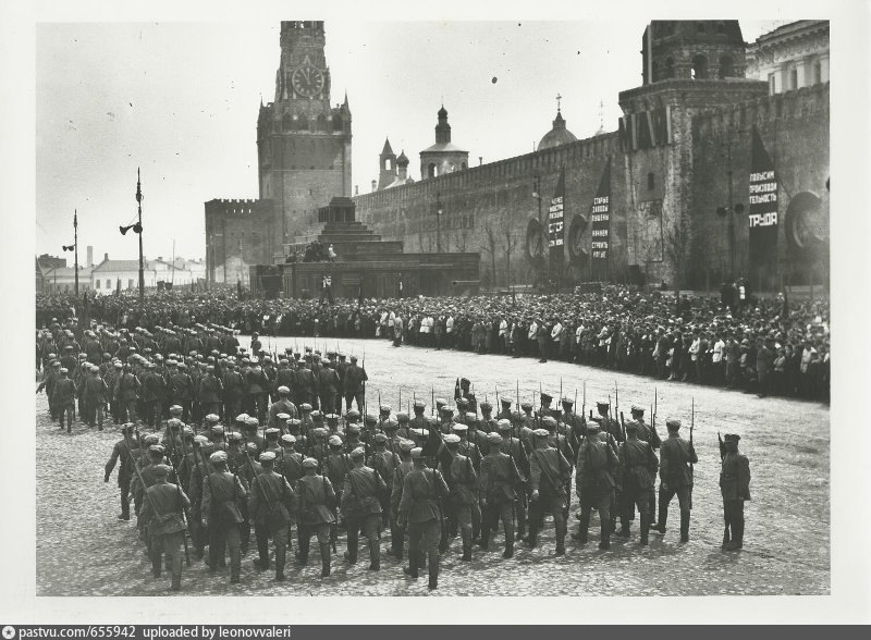 Строй площадь. Парад войск на красной площади 1922. Парад РККА на красной площади 1919. Парады РККА на красной площади. РККА парад 1924.