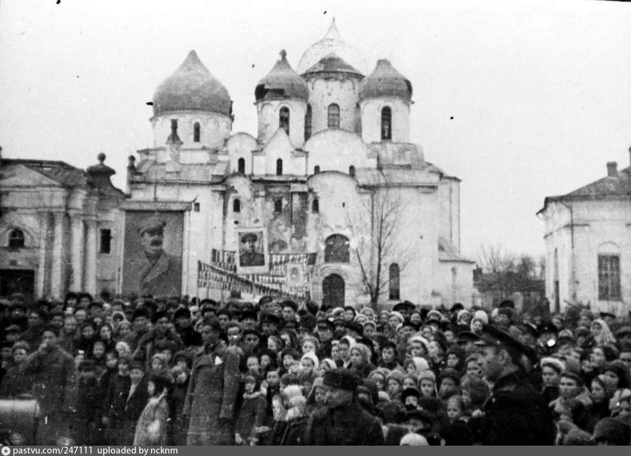 Церковь в великую отечественную. Освобожденный Новгород 1944. Освобождение Великого Новгорода 20 января. Великий Новгород в 1944 году.