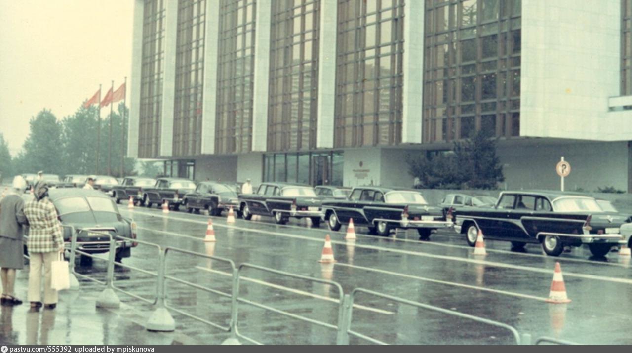 Гдр прототип певца. Берлин 80 х,ГДР. Восточный Берлин 1980. Восточный Берлин 1990. Восточный Берлин 1987.