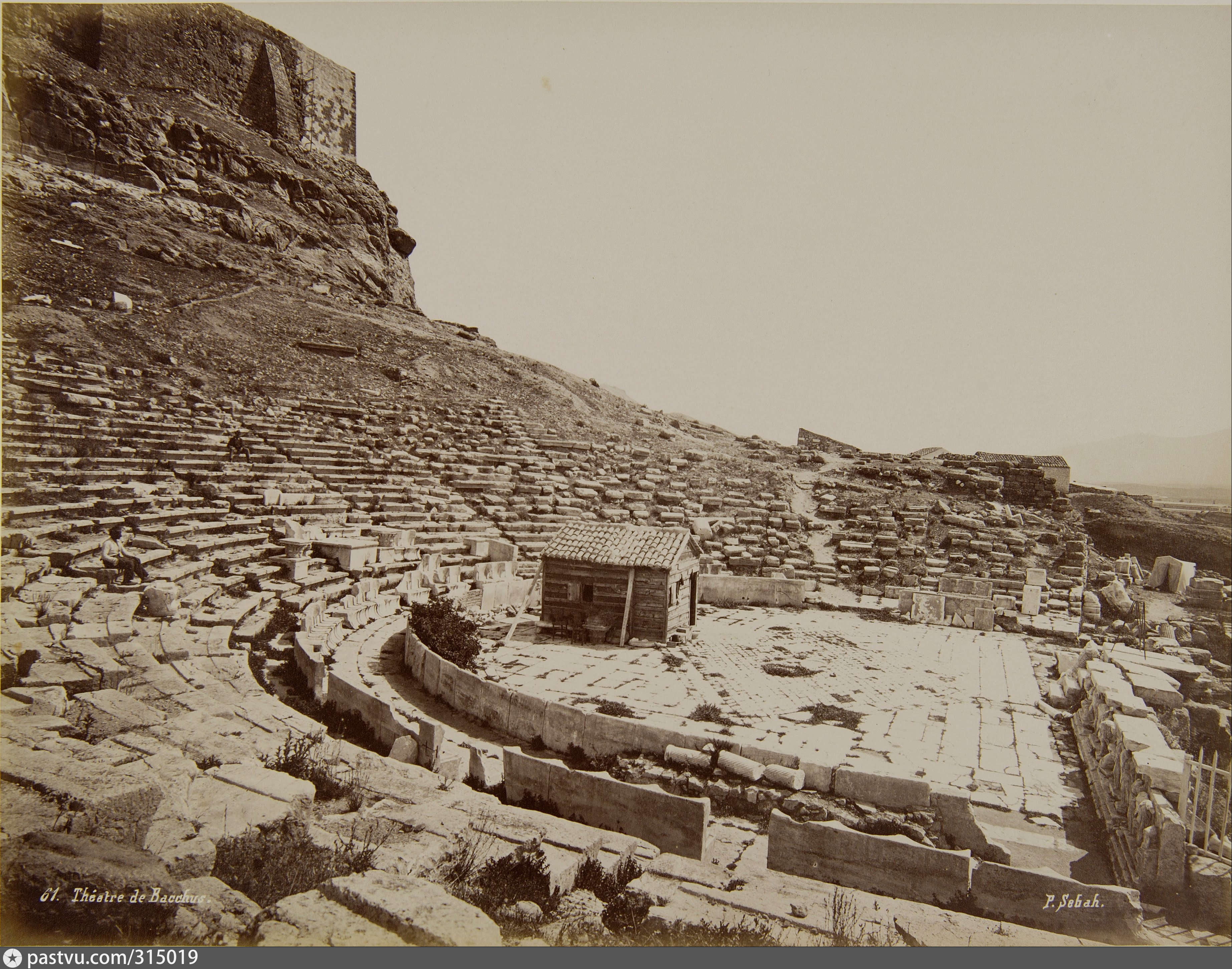 Греческий 19. Театр Диониса в Афинах. Театр Диониса гравюра. Ancient Theatre. Паскаль Себах фотограф.