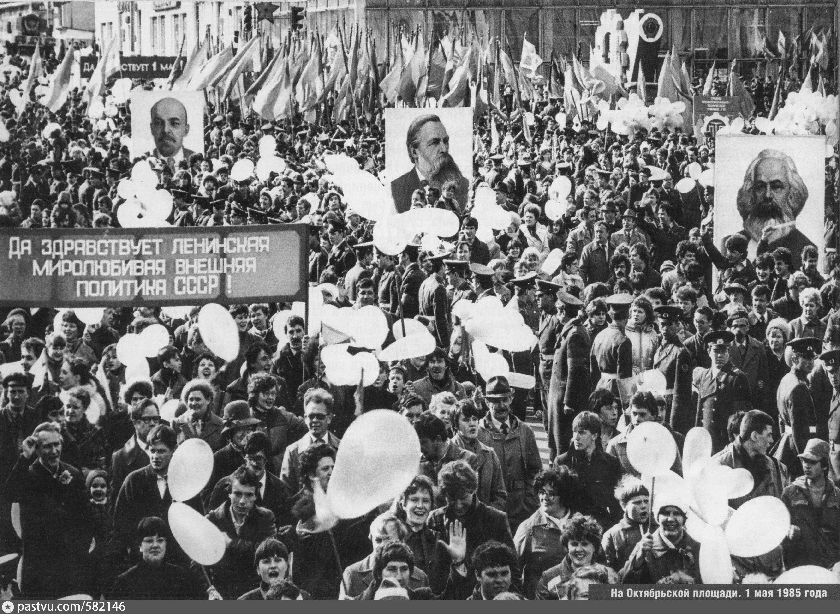 празднование октябрьской революции в ссср. старые фото первомайская демонстрация в краснодаре. ленинград демонстрация 1 мая дворцовая площадь. демонстрация читать. ноябрьские демонстрации в 80-х годах.