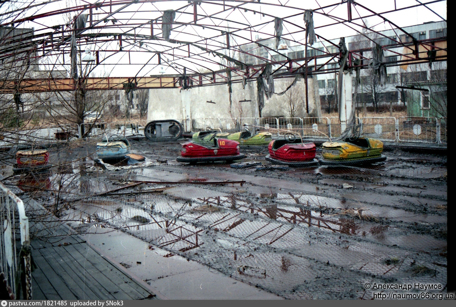 Аттракцион автодром начинает работать в 10 часов. Чернобыль Припять. Чернобыль зона отчуждения. Автодром в Припяти 1990. Автодром Припять 1986.