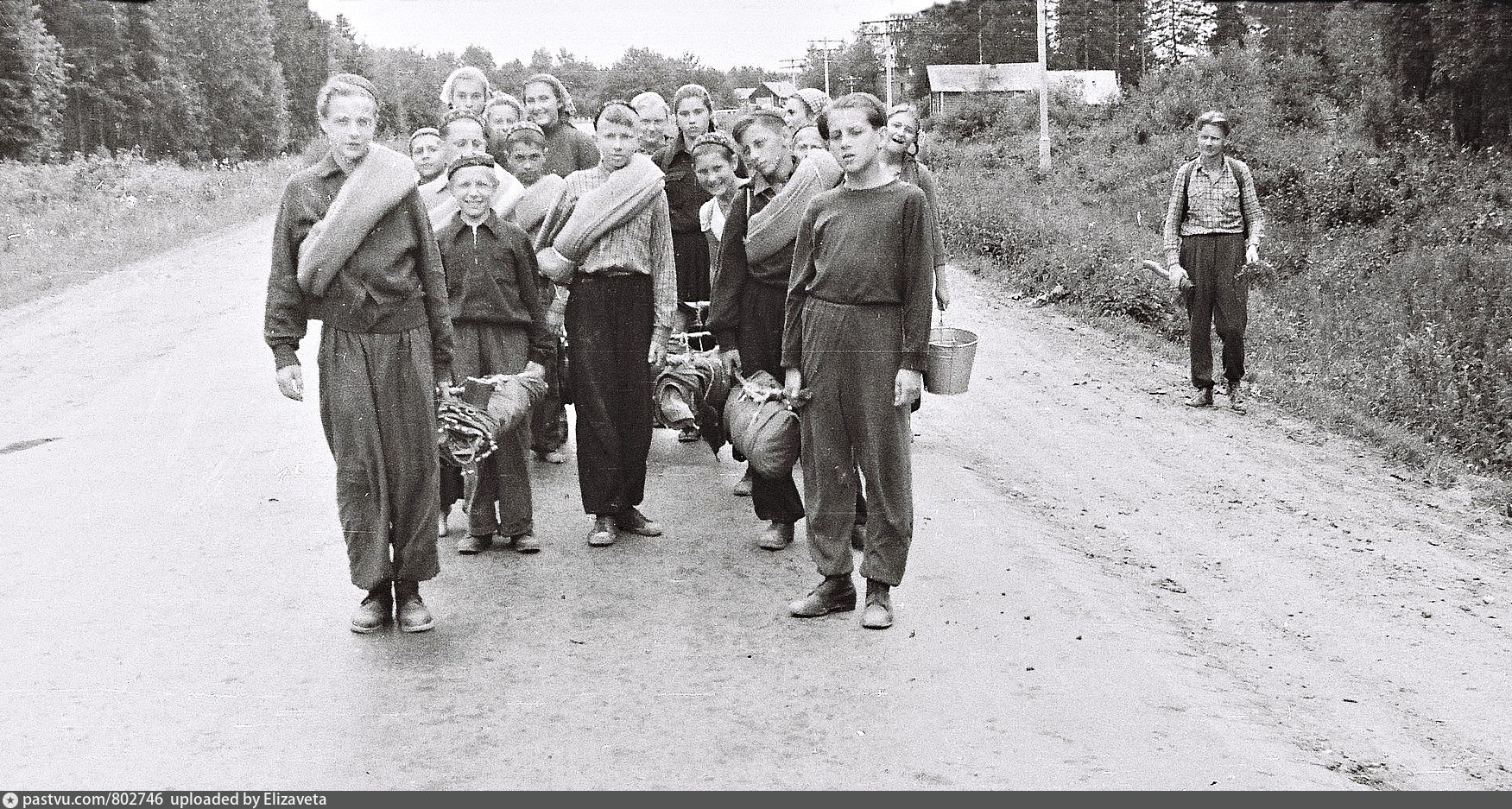 По возвращению из похода мы сделали фотоальбом. Пионерский лагерь 1956. Пионерлагерь им. Терешковой в Усть-Нарве. Пионерский лагерь им.Валентины Терешковой в Усть Нарве. Ретро поход.