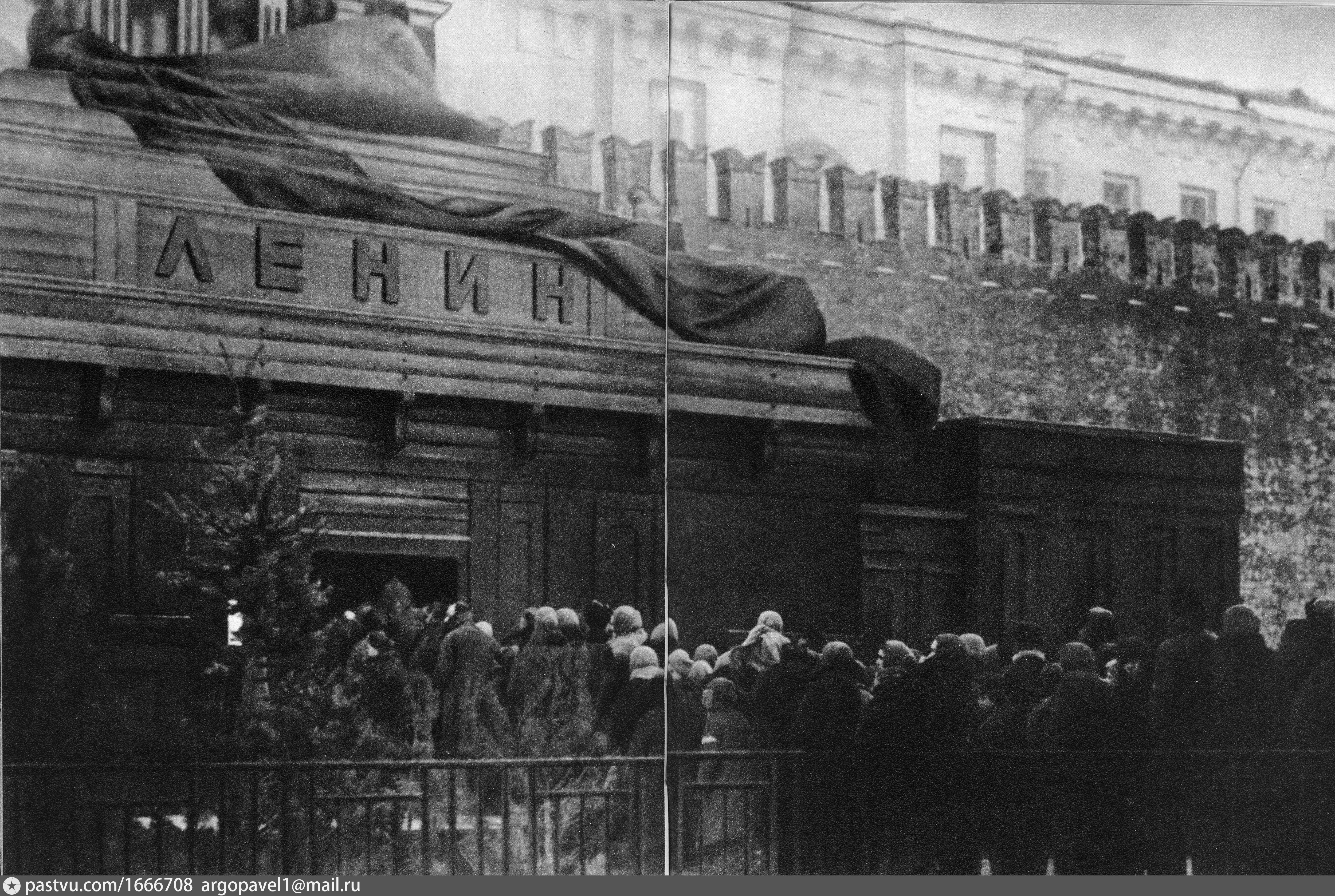 Мавзолей Ленина открыт