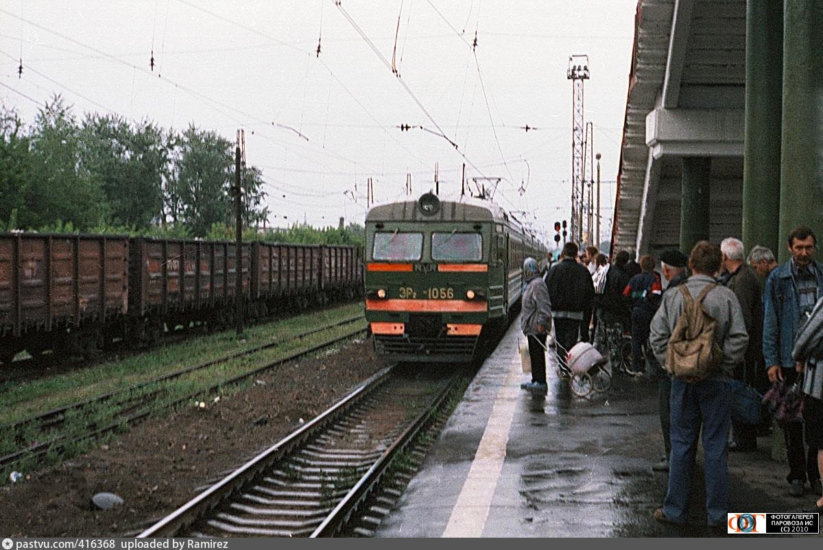 90 электр. Эр 2 1056. Голутвин 2 платформа. Станция Голутвин Коломна. Станция Коломенское электричка.