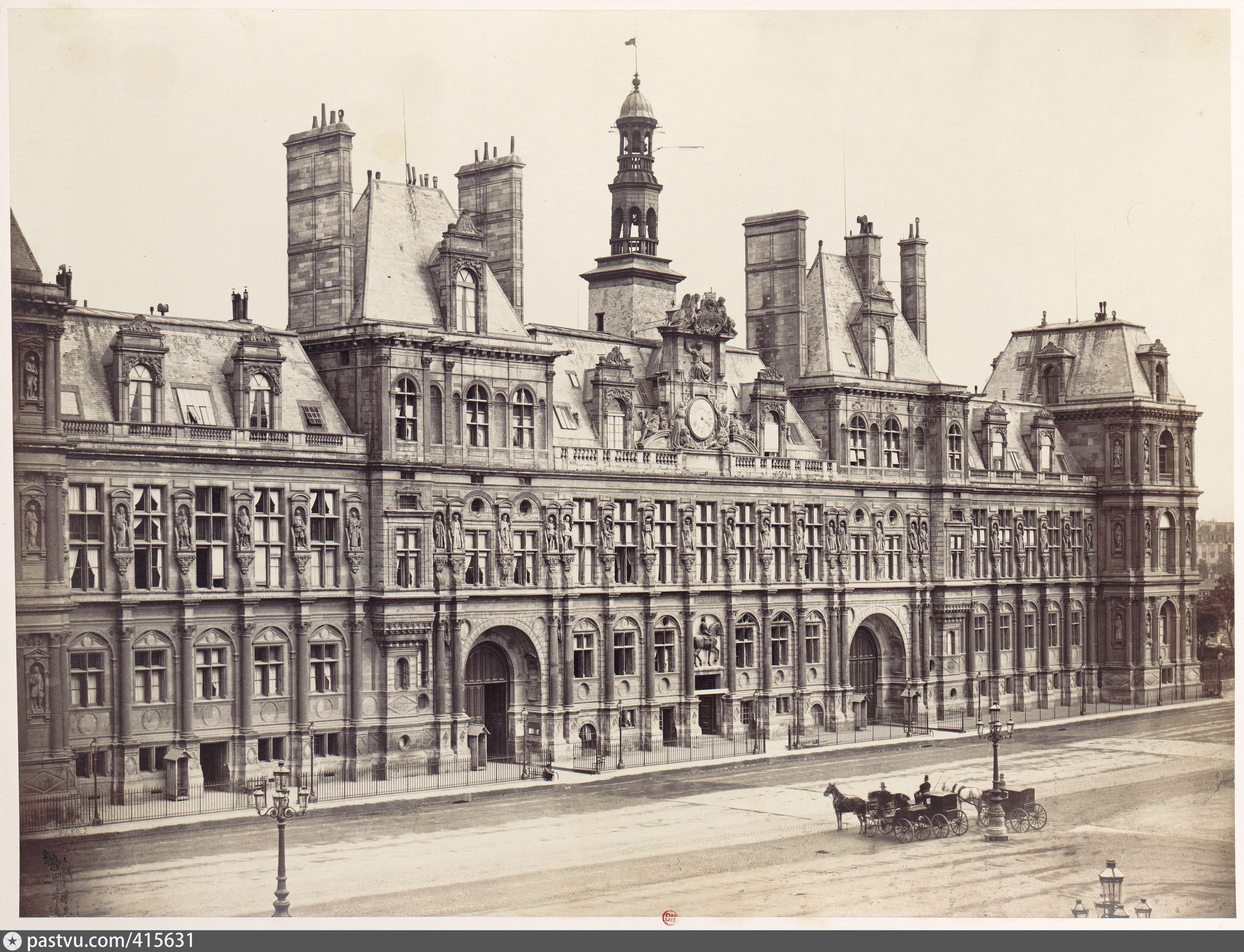 Тон 18 век. Отель-де-Виль Париж 1871. Франция 19 век. Париж 1865 год. Здание мэрии Парижа.