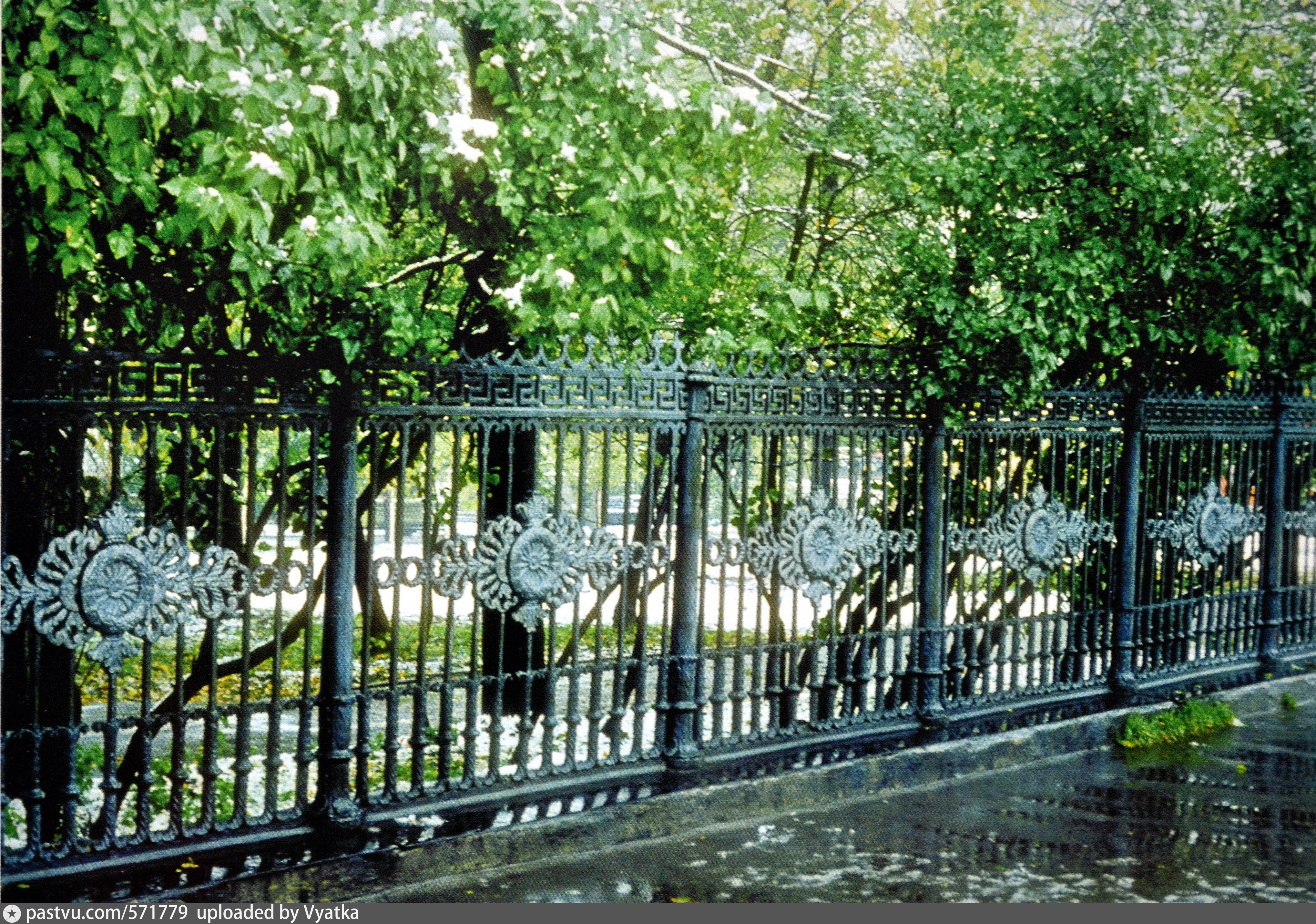 Ограда Александровского сада Киров