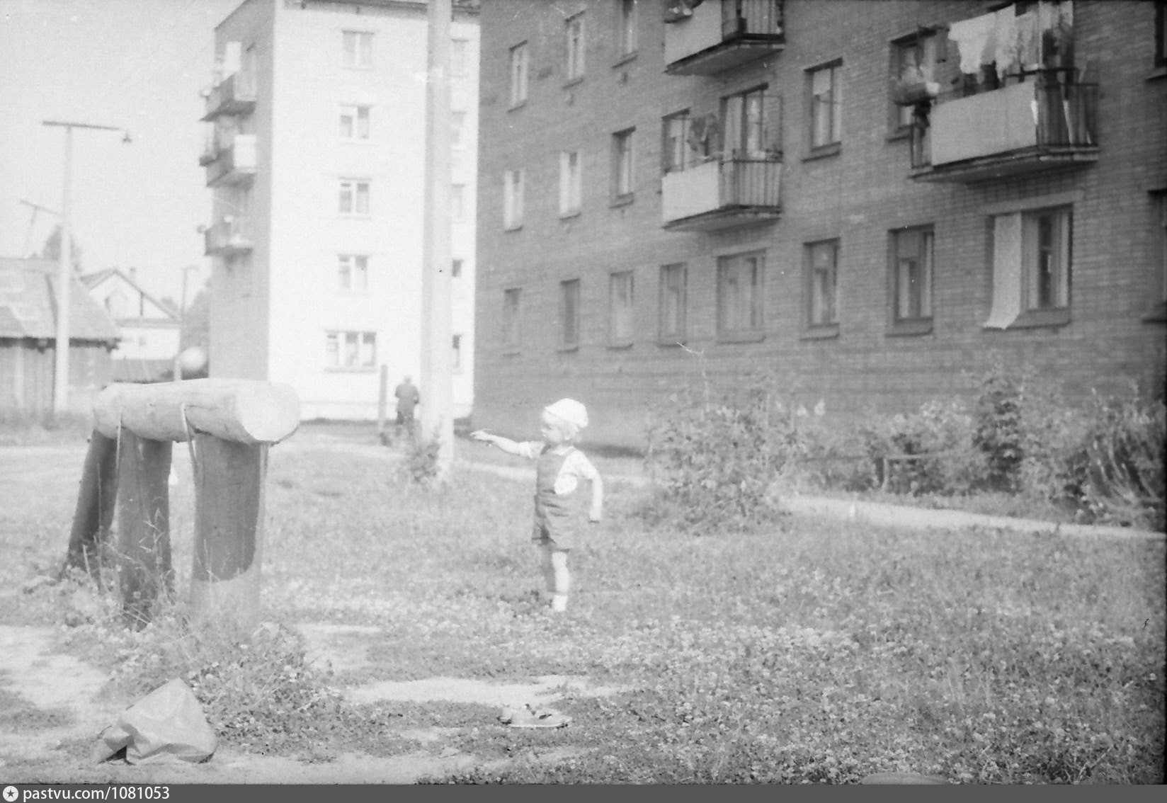 Фото лестницы в Ломоносове в 1950-60 годах.