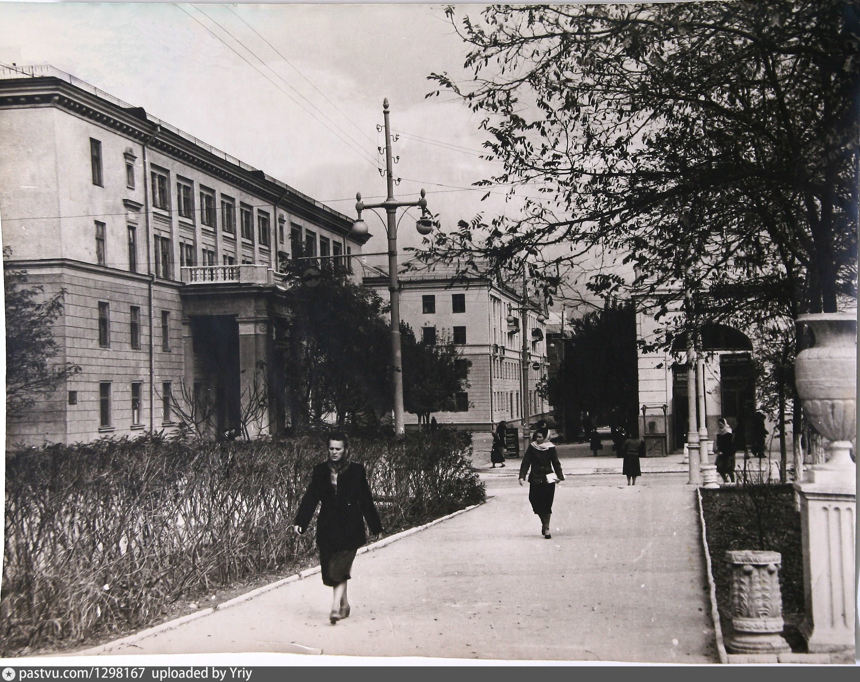 Улица рубина. Улица Рубина Новороссийск. Новороссийский техникум 1978 год. Здание с магазином «Рубин» улица Театральная, 36 1931—1932 годы. Улица Рубина 113.