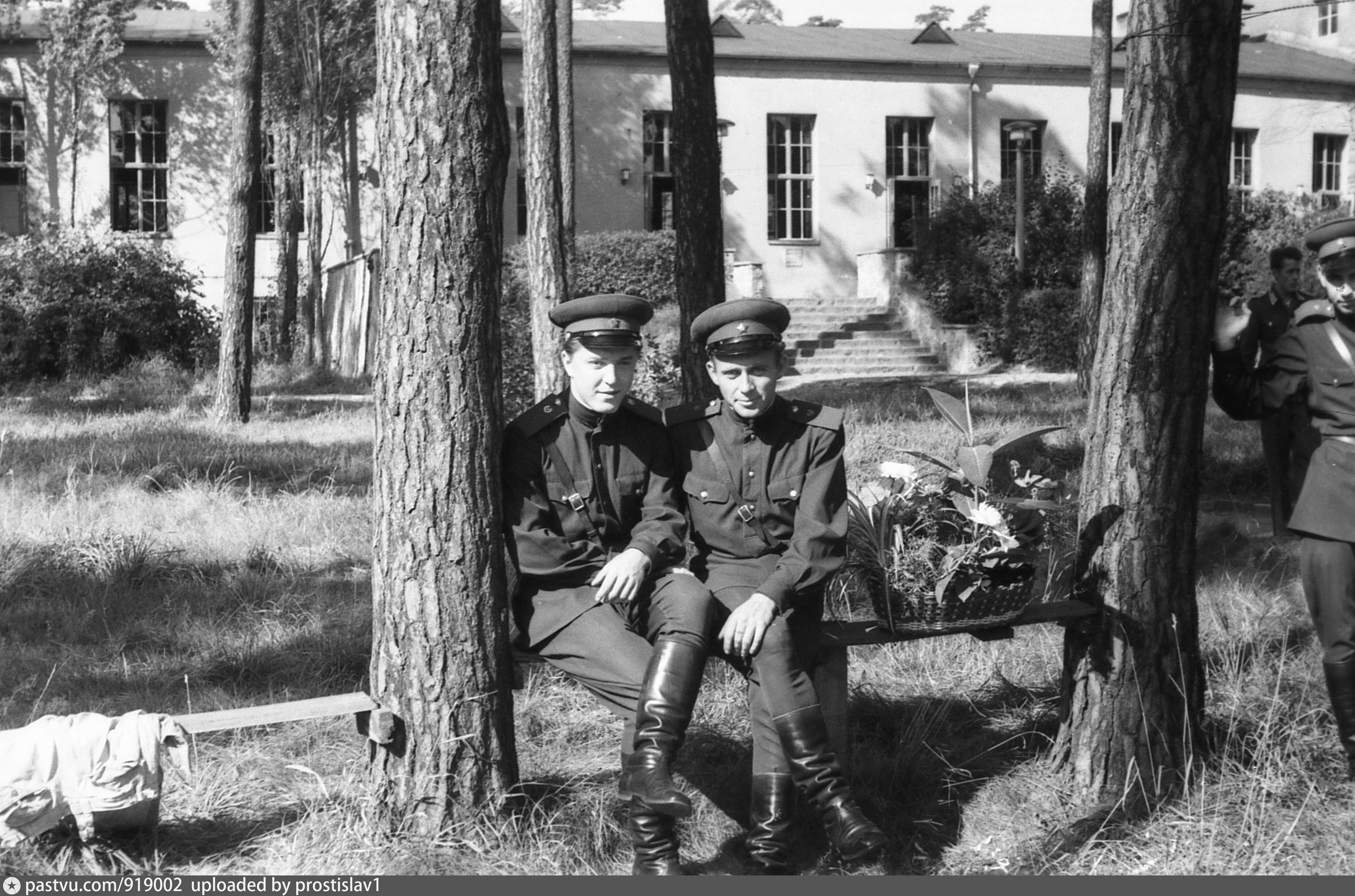 Гдр магдебург. Военный госпиталь Магдебург ГСВГ. Амовский городок Магдебург. Магдебург Херенкруг военный городок. Магдебург ГДР.