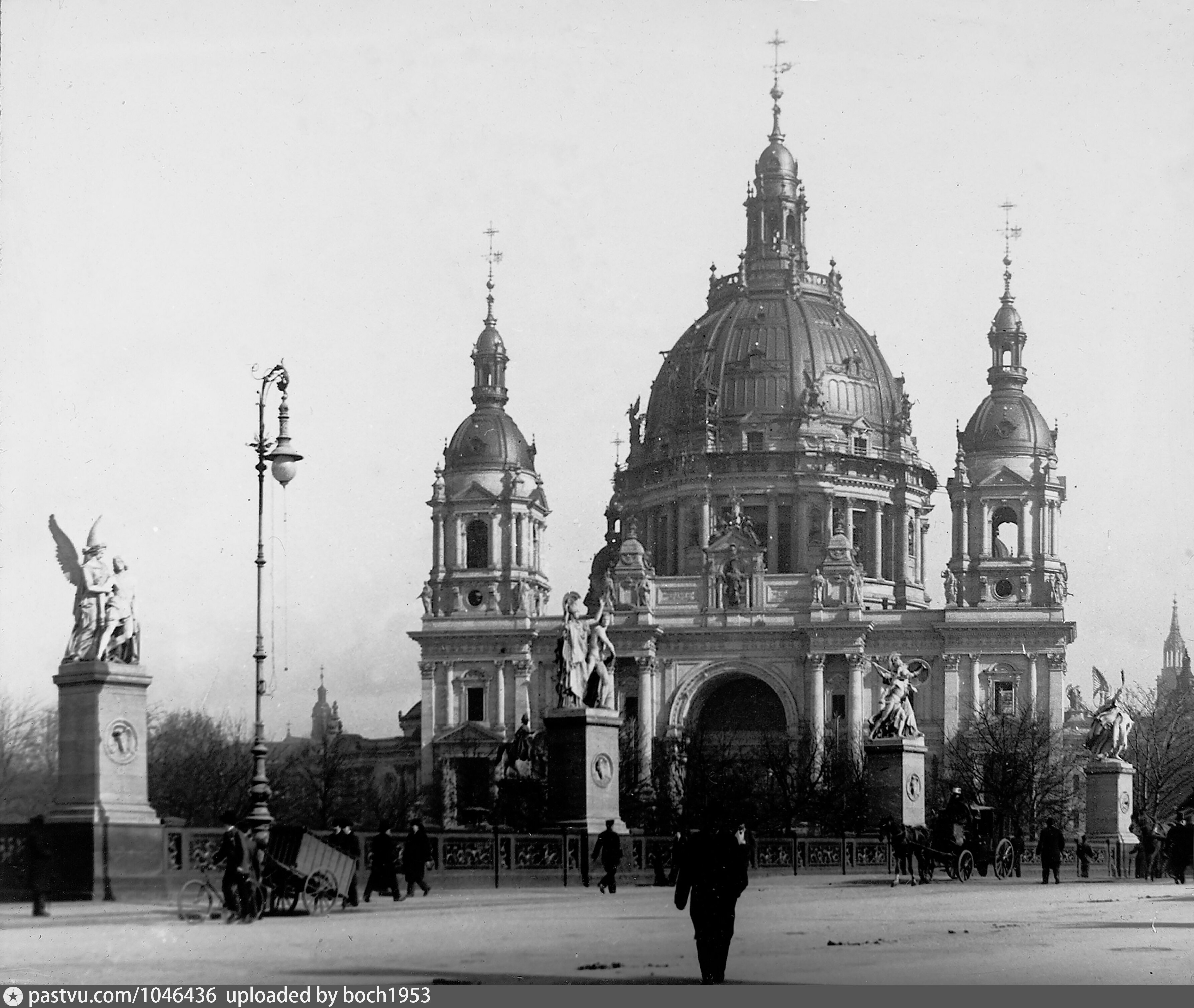 Берлин в 18 веке. Берлинский собор 1900. Берлинский кафедральный собор до войны. Кафедральный собор Берлин 1945. Берлинский кафедральный собор 18 век.