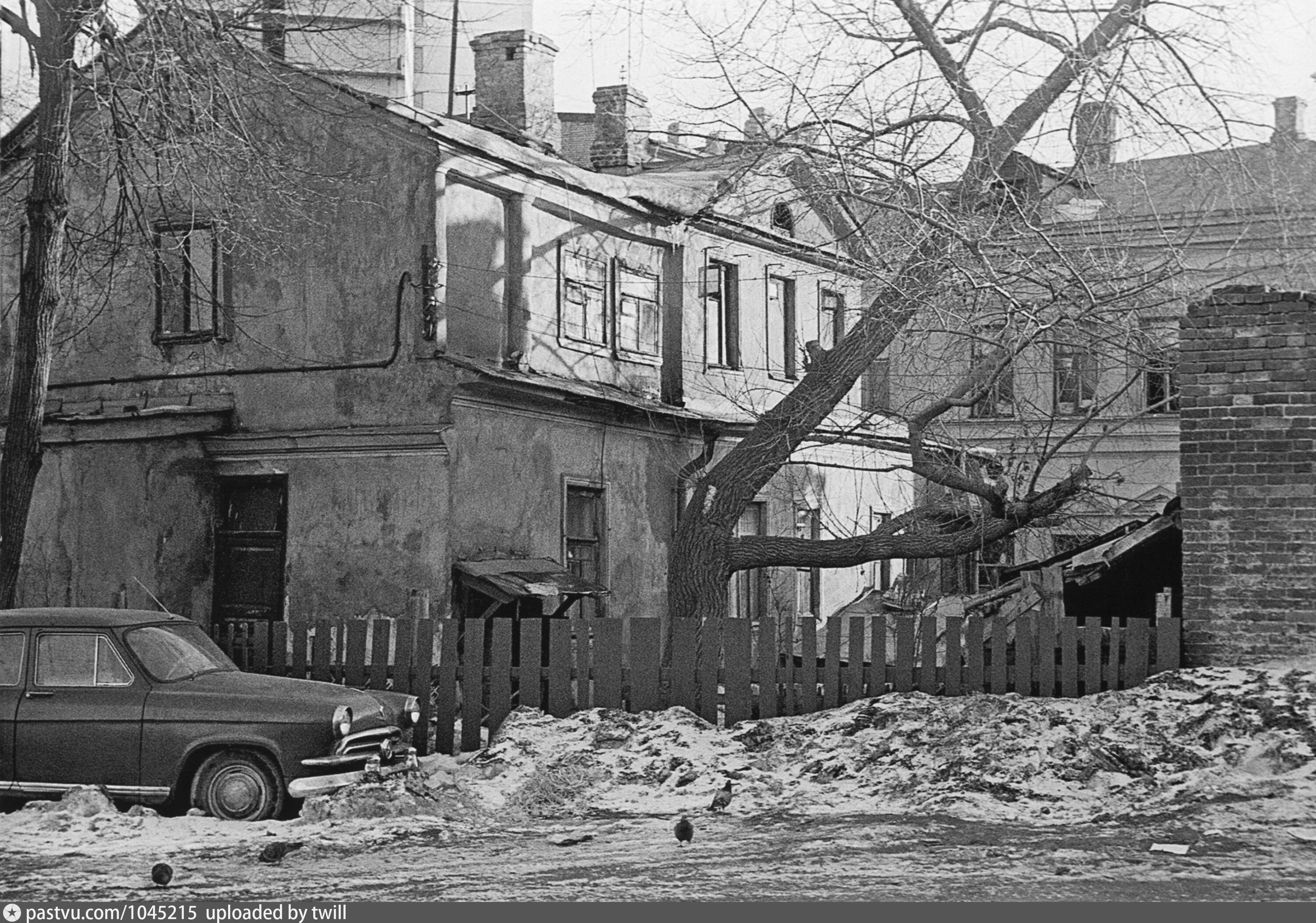 Арбатский дворик анализ по плану