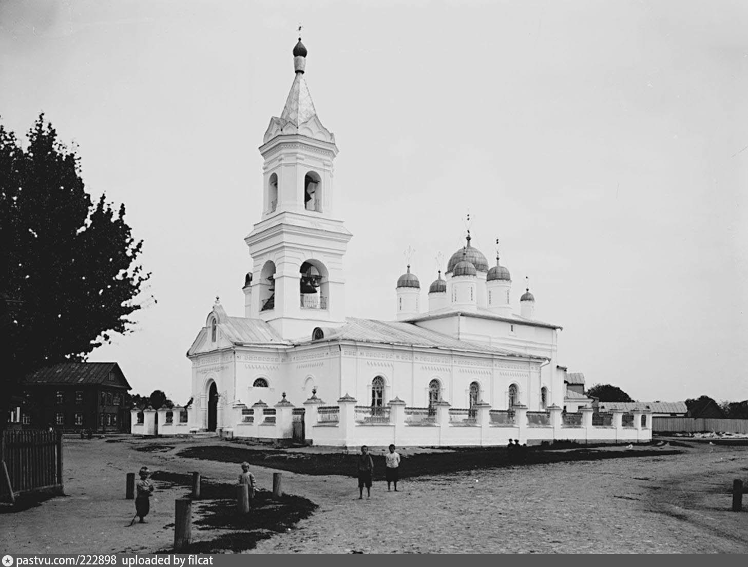 Г белых фото. Белая Троица Тверь старые. Старинные церкви Твери. Каменная Церковь в городе белый Тверской области. Древняя Тверь Тверской собор.