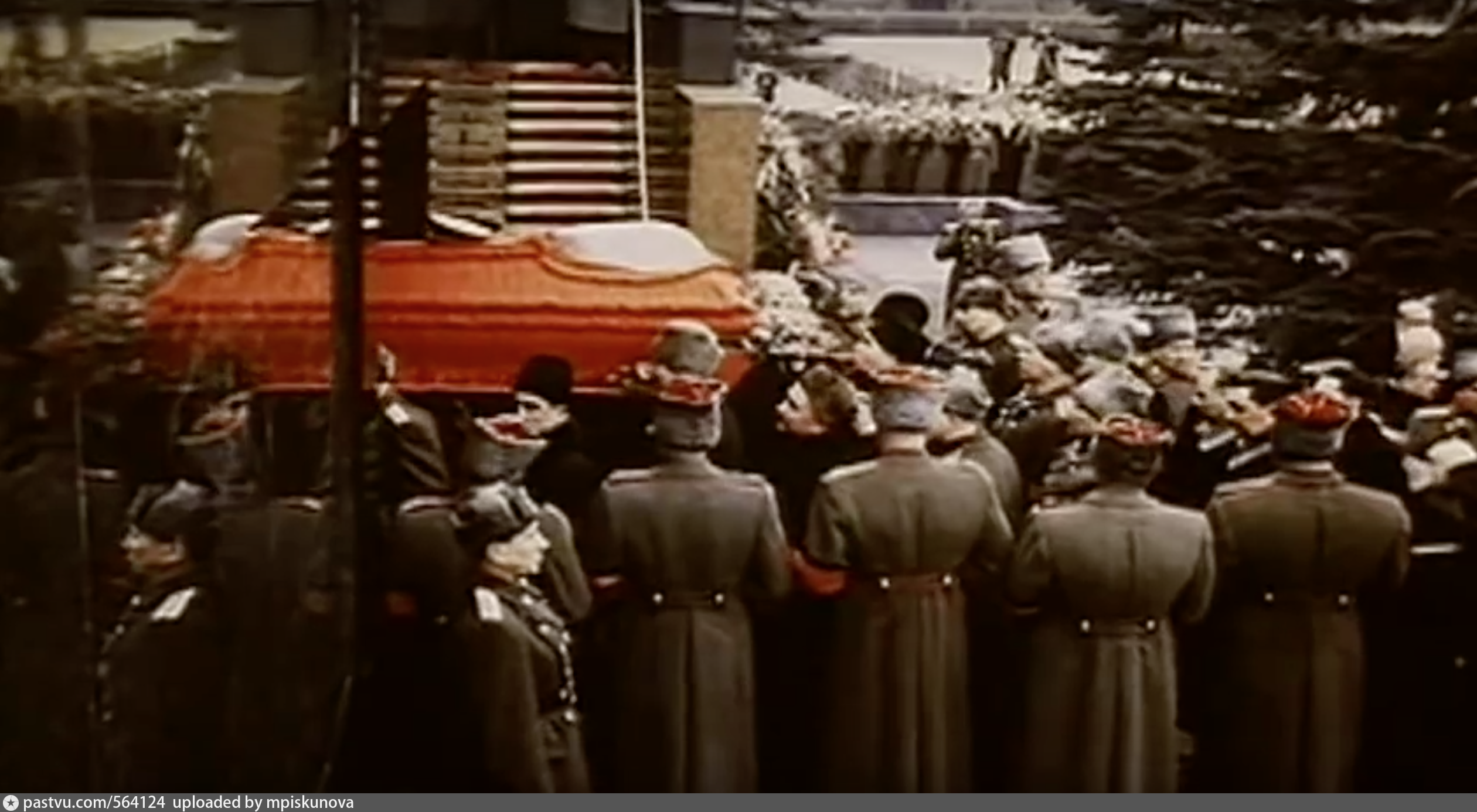 Площадь прощания. Похороны Сталина 1953. 1953 Москва похороны Сталина. Похороны Сталина 1953 плачут. Похороны Сталин 1952 красная площадь.