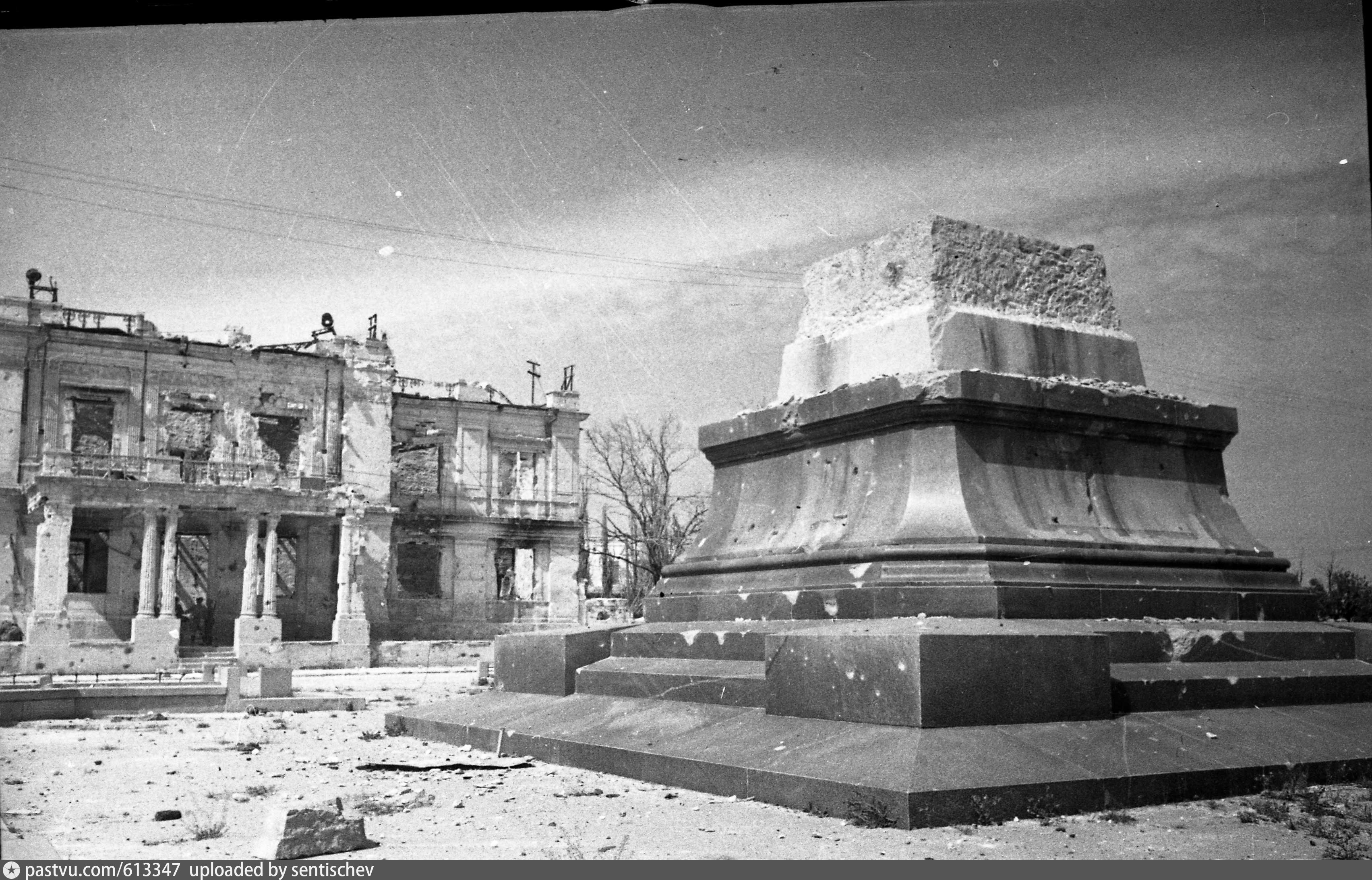 Памятник который был разрушен в 1930 годы
