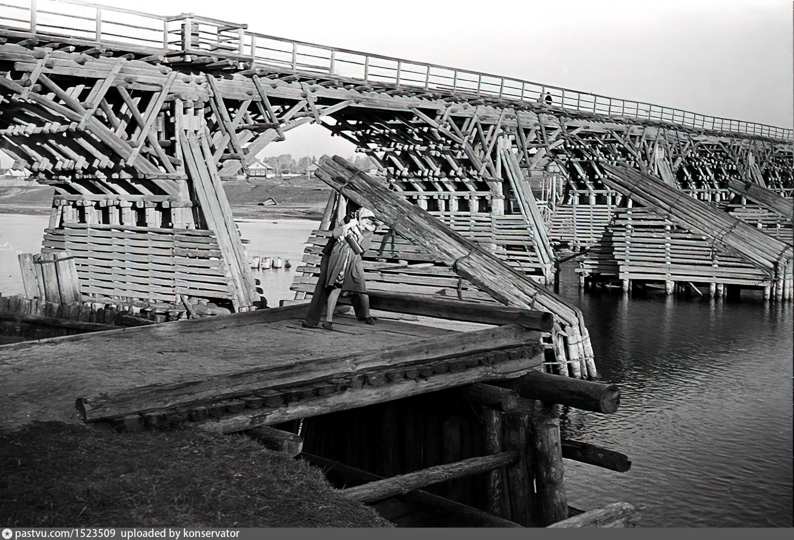 Вельск мост через реку Вель