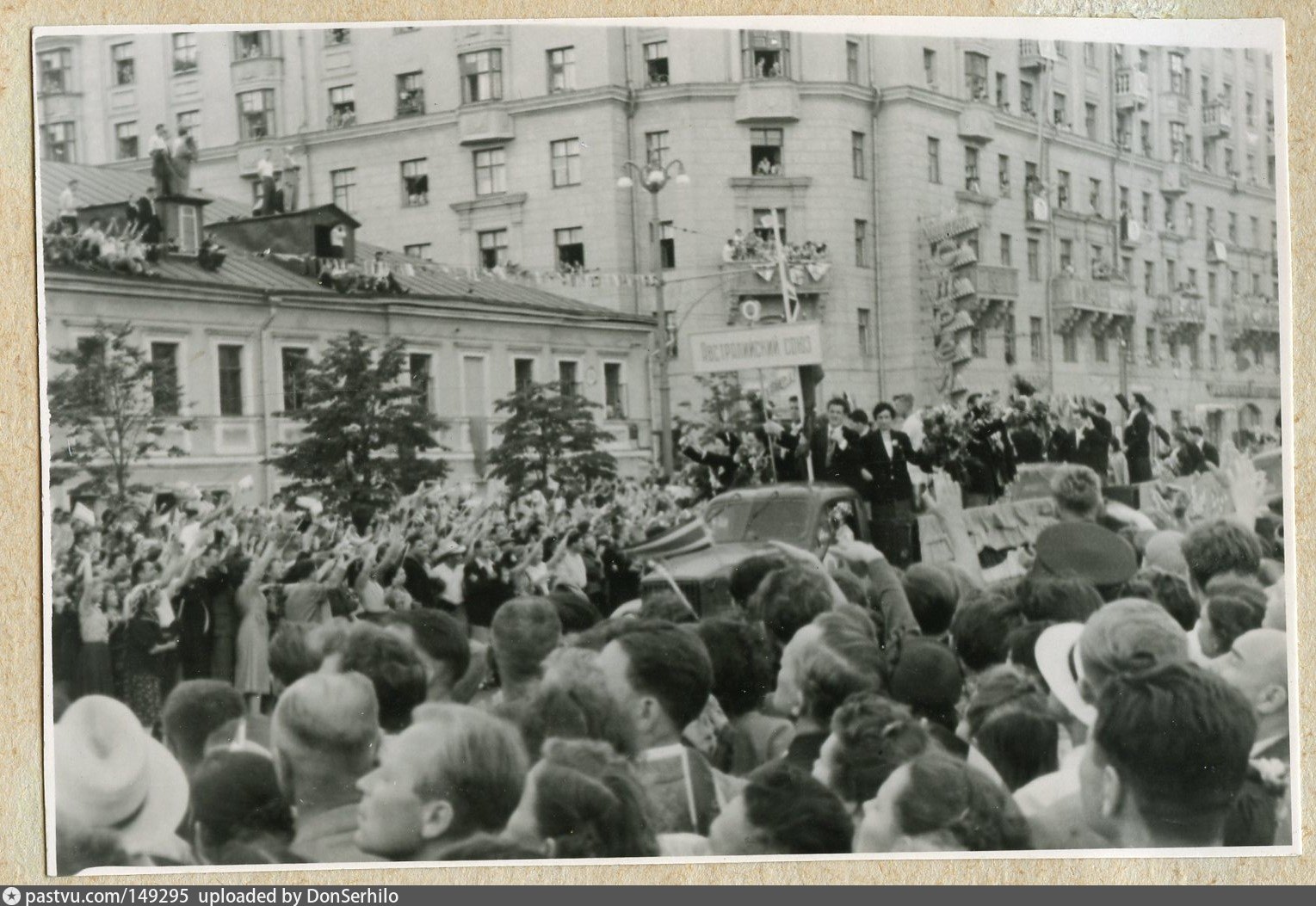 1957 год первый в истории. Смоленский бульвар 1957. Смоленский бульвар Москва 1957. 1957 Год Россия.