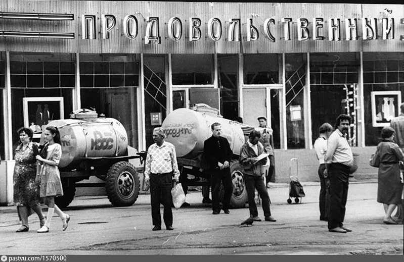 Тольяттинский краеведческий. Тольяттинский краеведческий музей старые фотографии. Площадь свободы Тольятти СССР. Клуб 20 век. Музей свободы Тольятти.