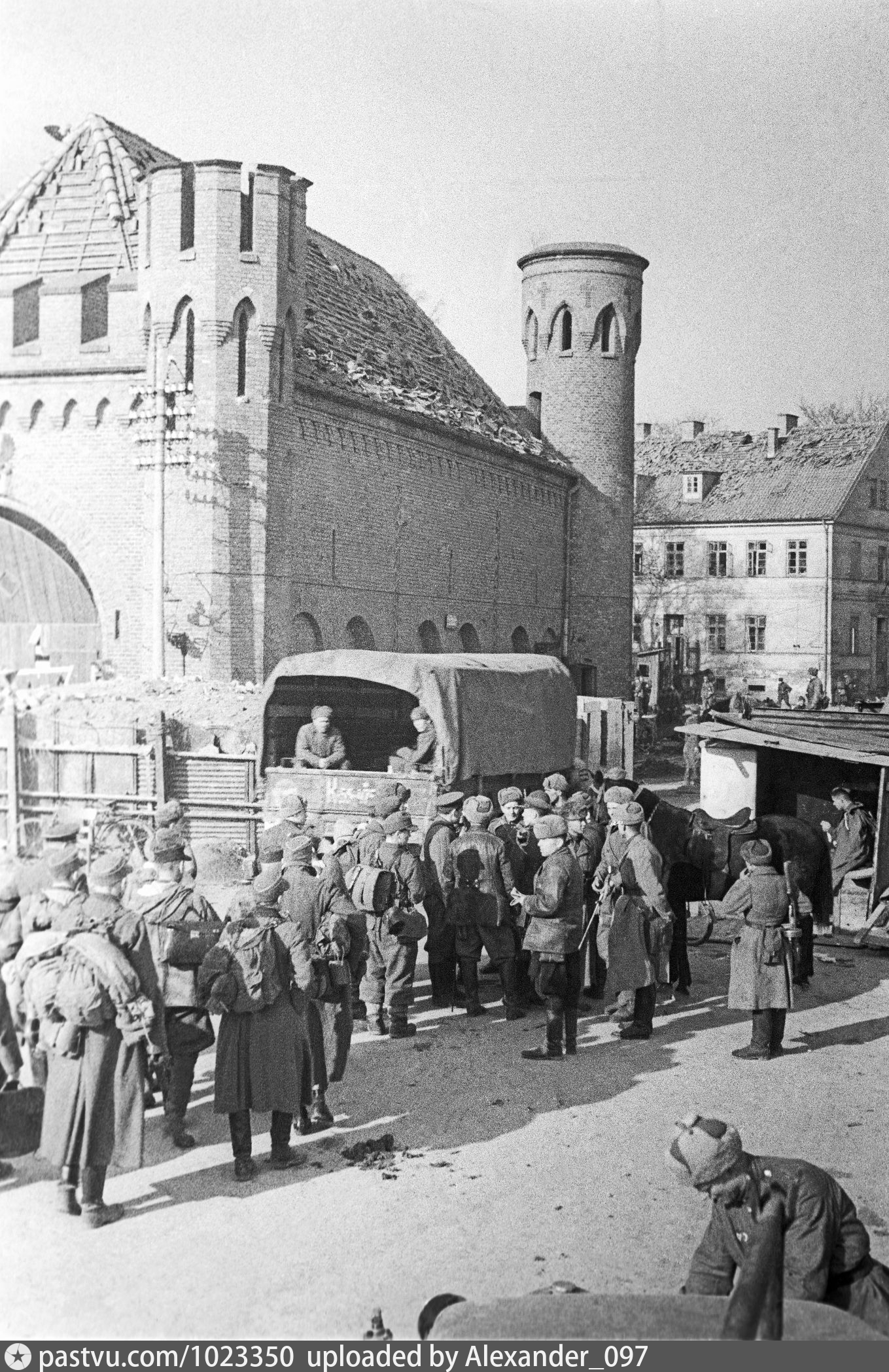 Немецкие военнопленные у Закхаймских ворот