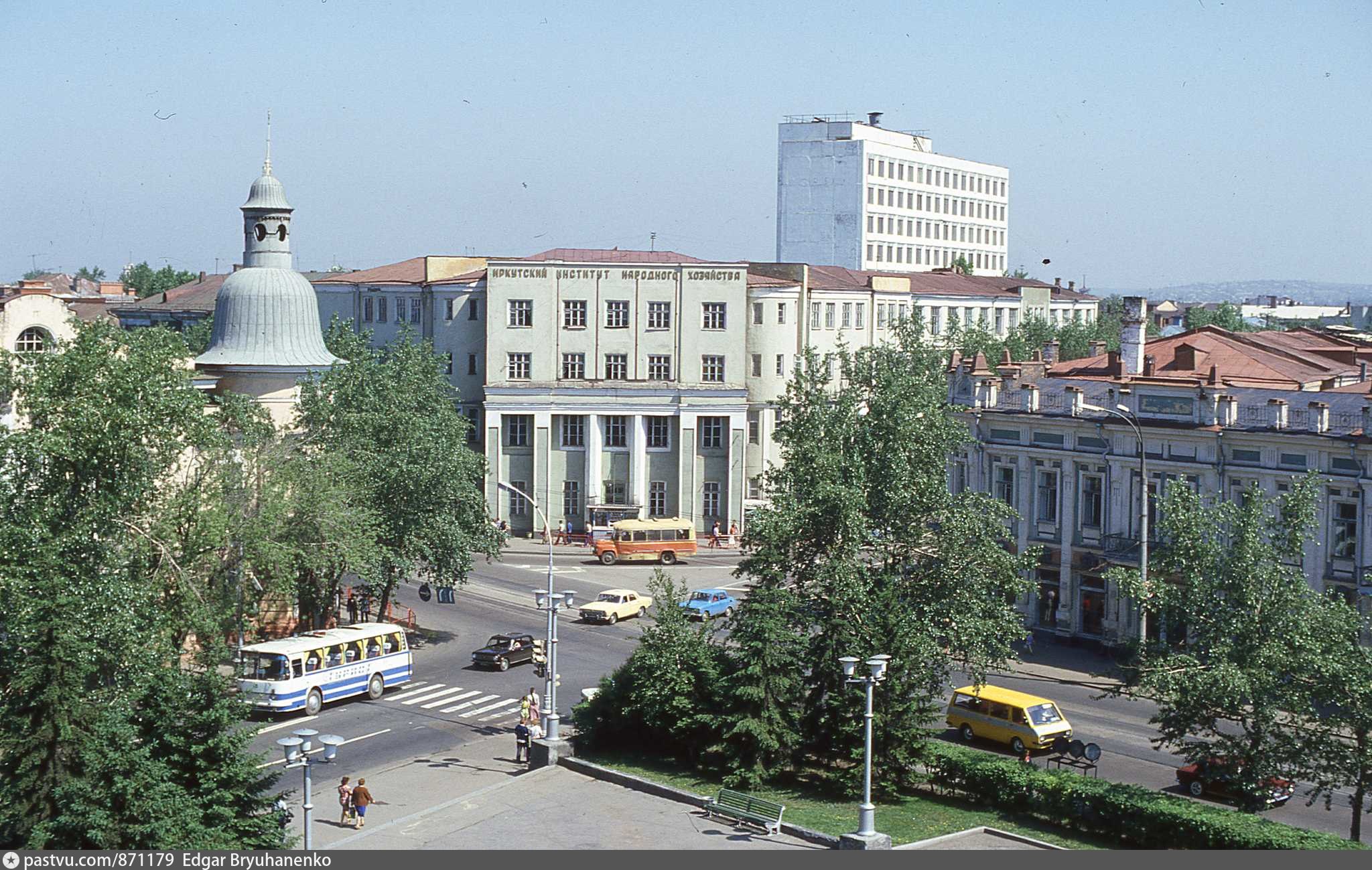 Иркутск 80 фото. Угол Ленина и Карла Маркса Иркутск. Иркутск 1980. Иркутск 1980-е годы. Иркутск Карла Маркса 90 годы.