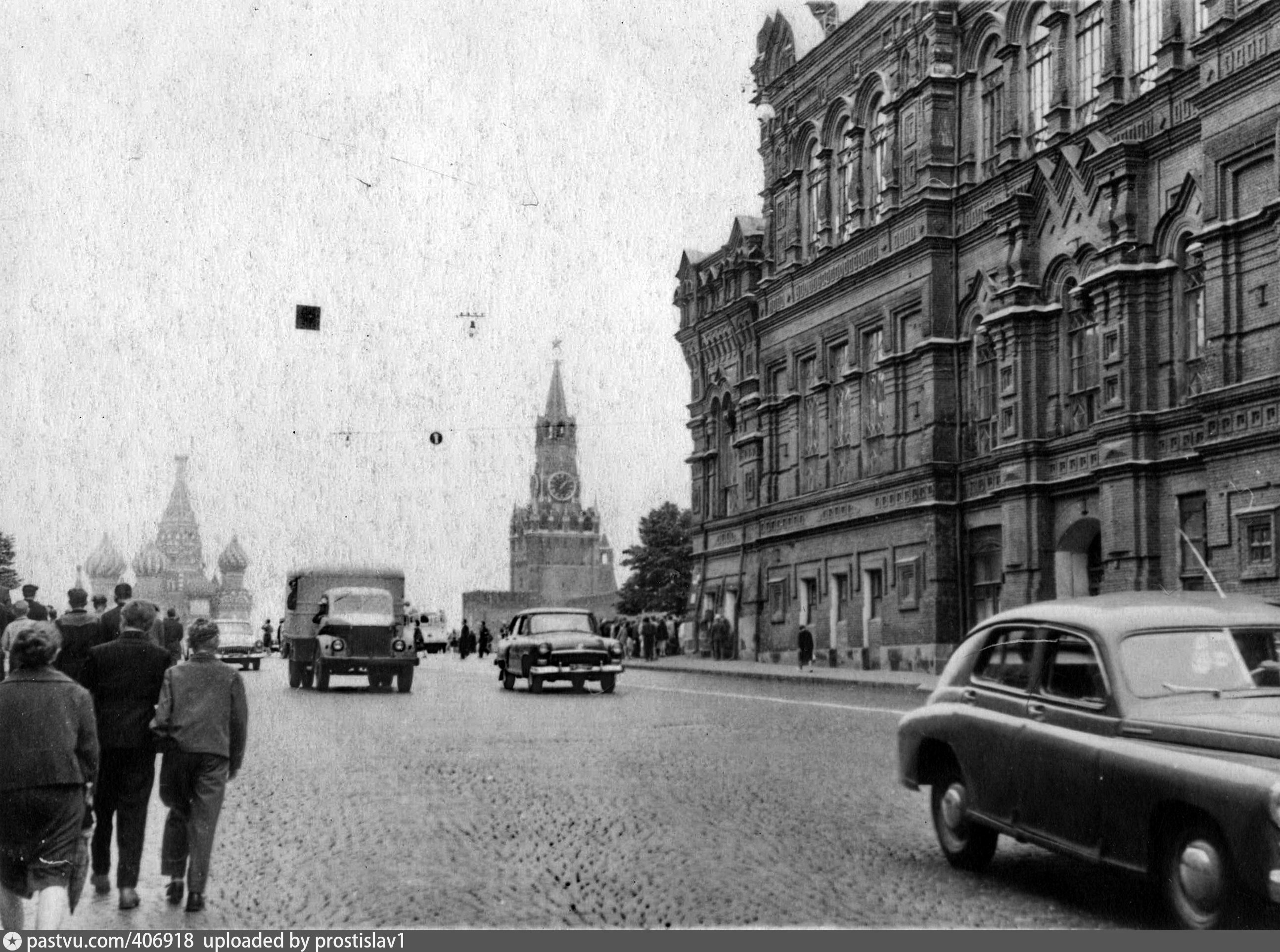 Воскресенский проезд. Красная площадь исторический проезд. Воскресенские ворота в СССР. Движение по красной площади до 1963. Автомобильное движение по красной площади.